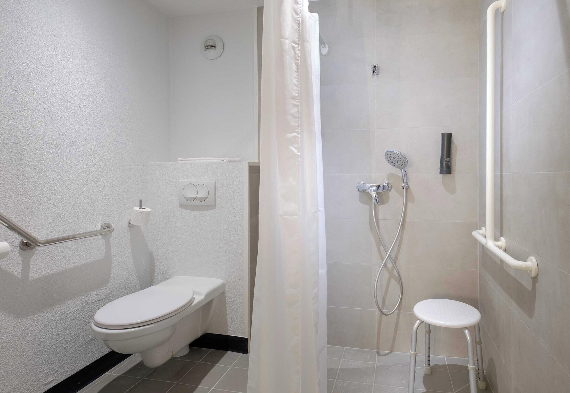 Equipamiento de Habitación B&B HOTEL Cannes Mouans Sartoux