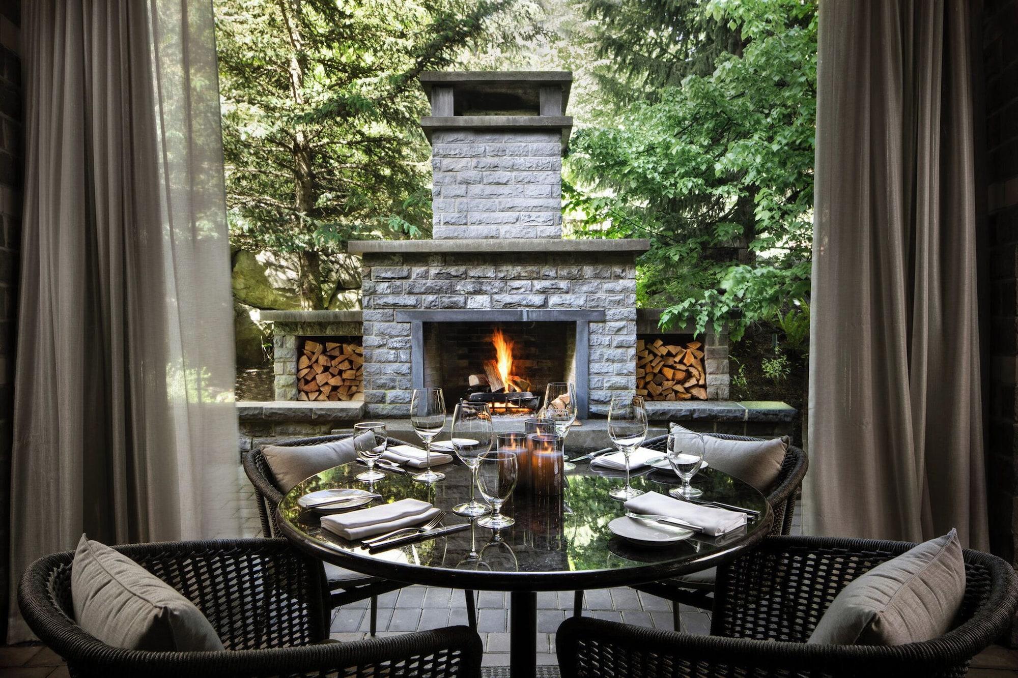 Vista Exterior Four Seasons Resort Whistler