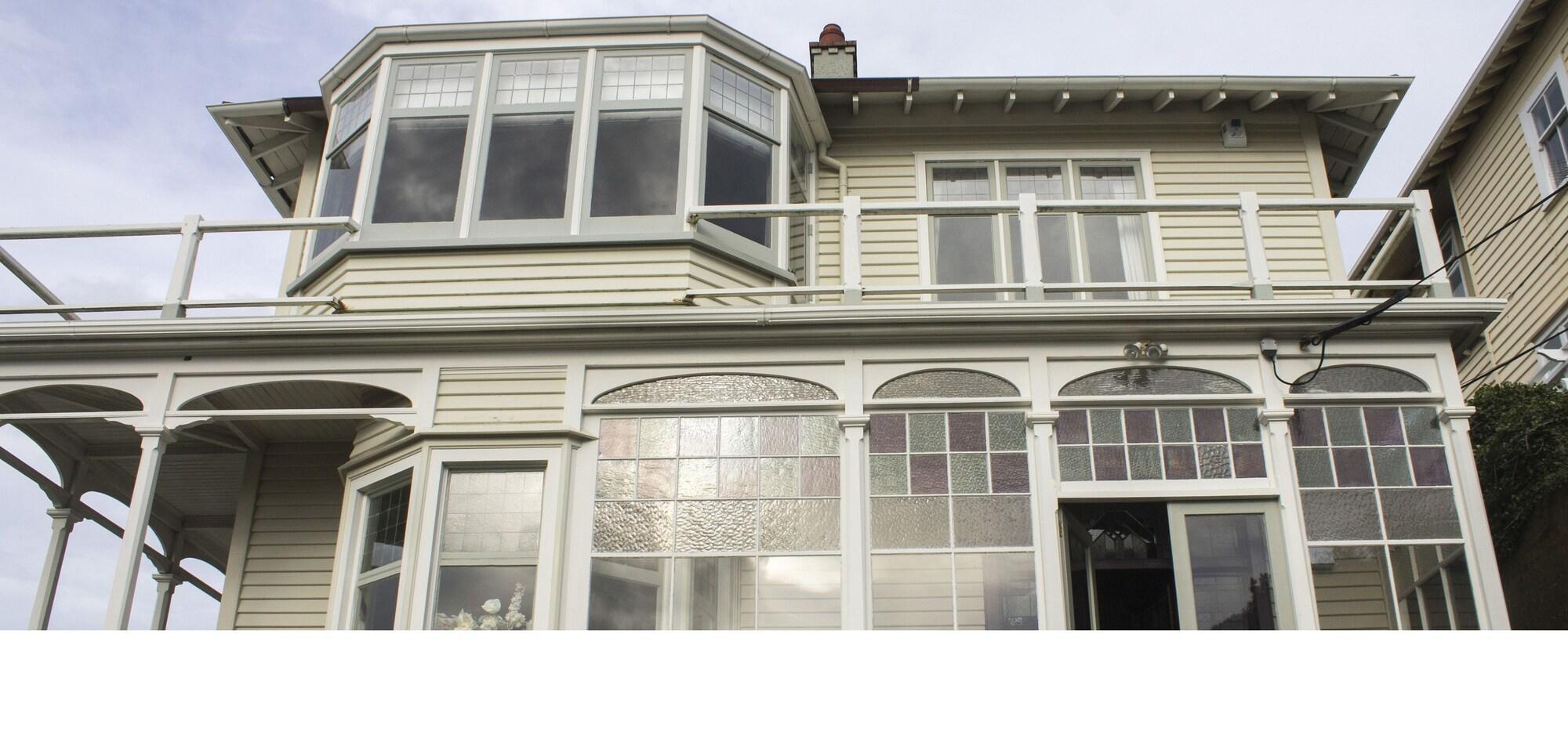 Varios Bed & Breakfast at Bidwill