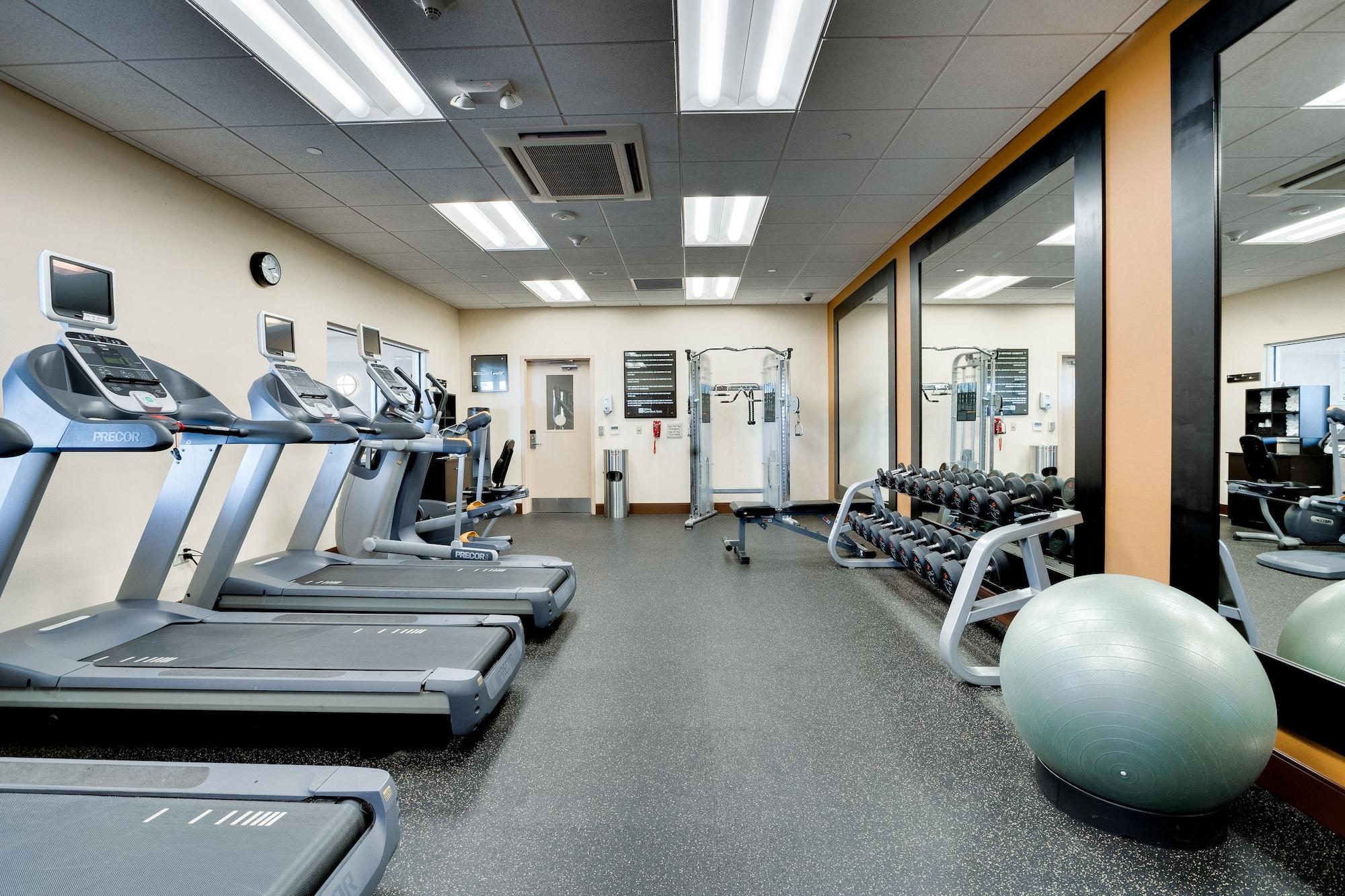 Gimnasio Hilton Garden Inn Milwaukee Airport