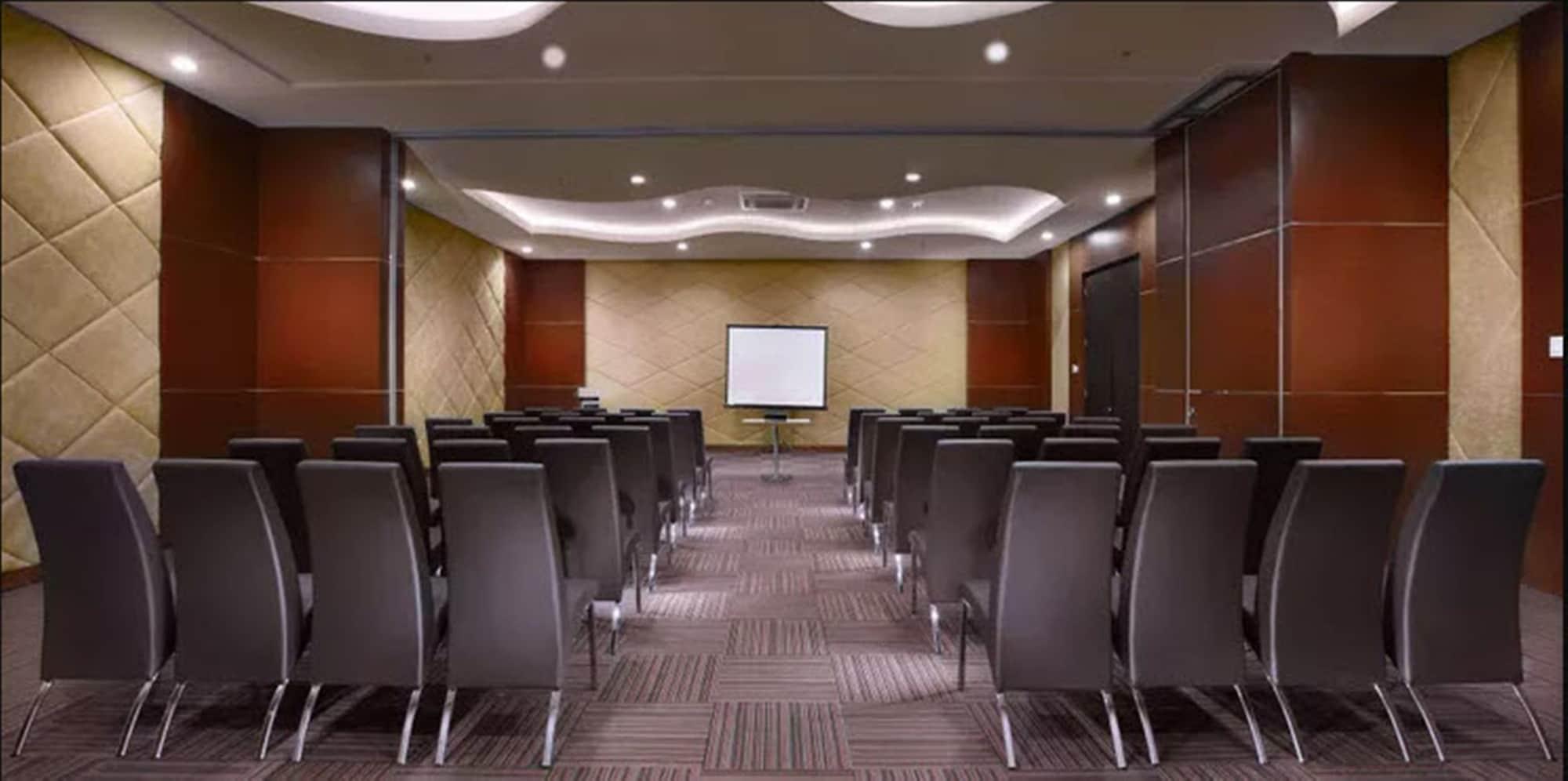 Sala de Reuniones Aston Lampung City Hotel