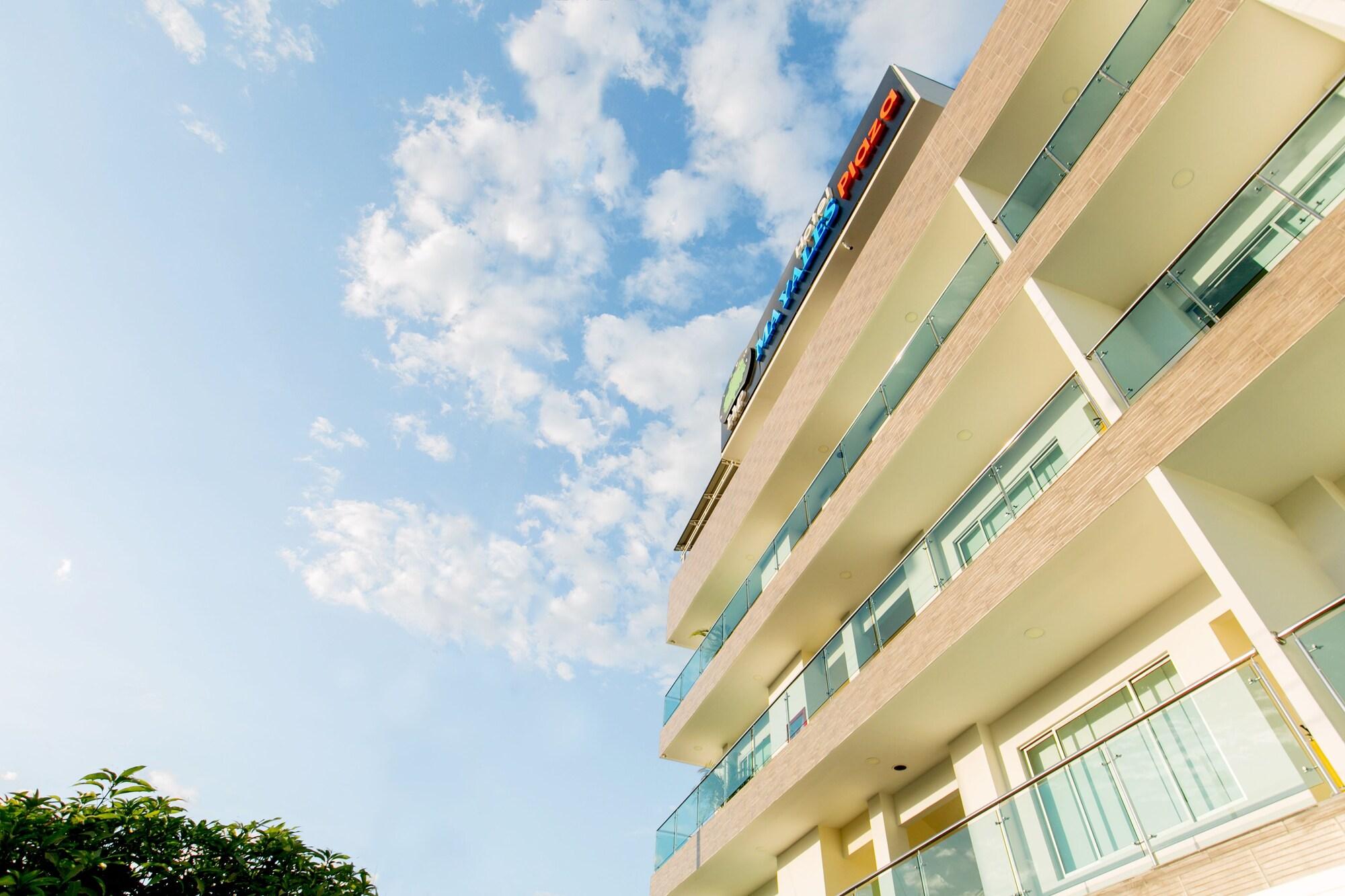Vista Exterior Hotel Mayales Plaza