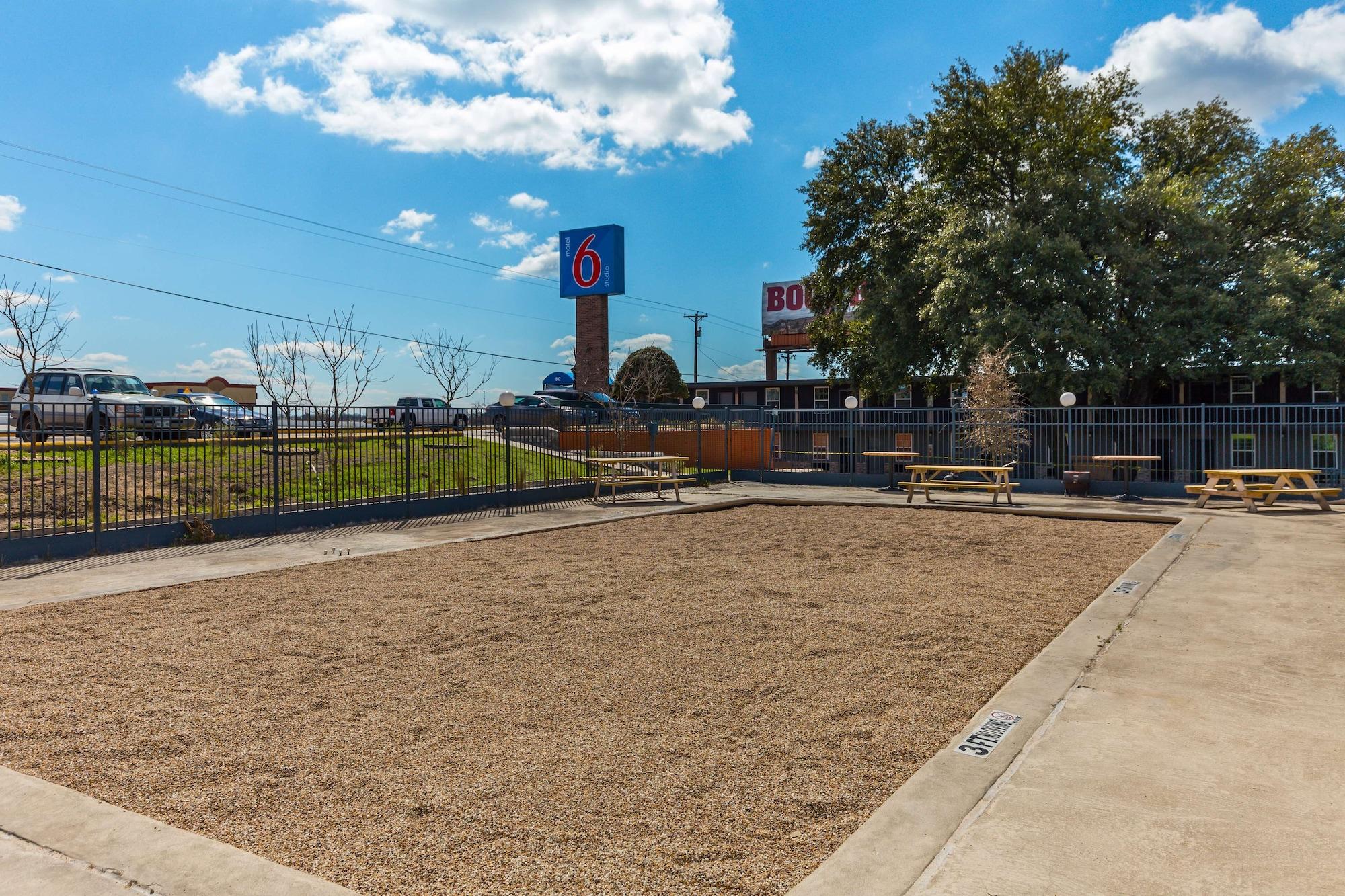 Vista Exterior Motel 6 Temple, TX