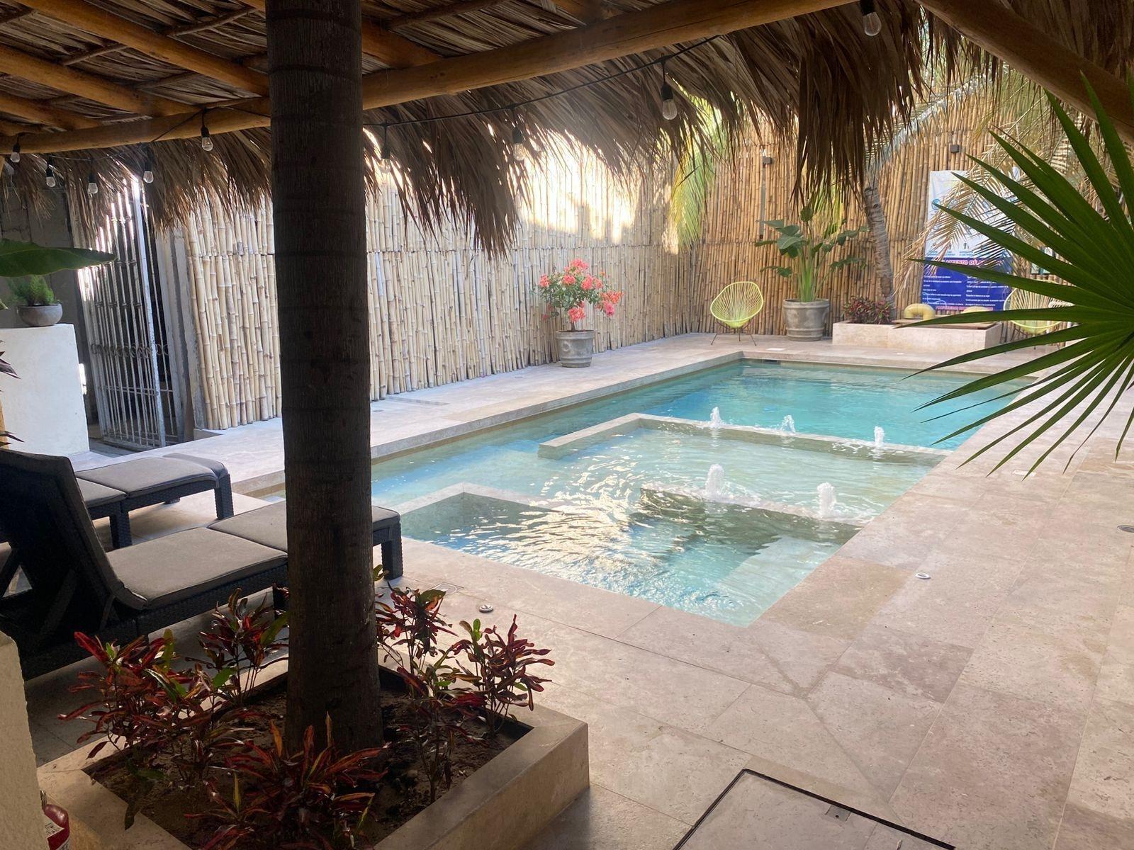 Vista Piscina Hotel Ashly