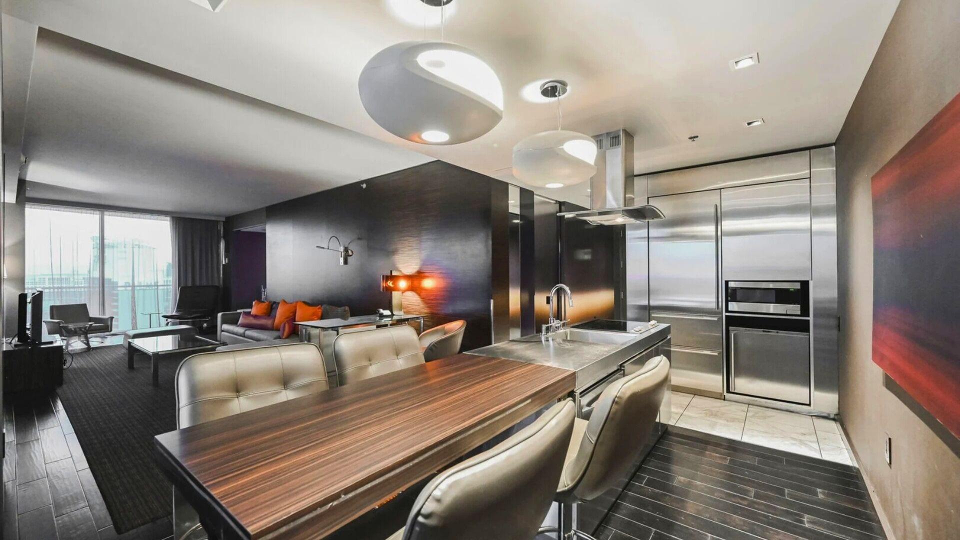 Habitación One Bedroom | 1.5 Baths & Living Room | Jet Tub – Palms Place StripSuite