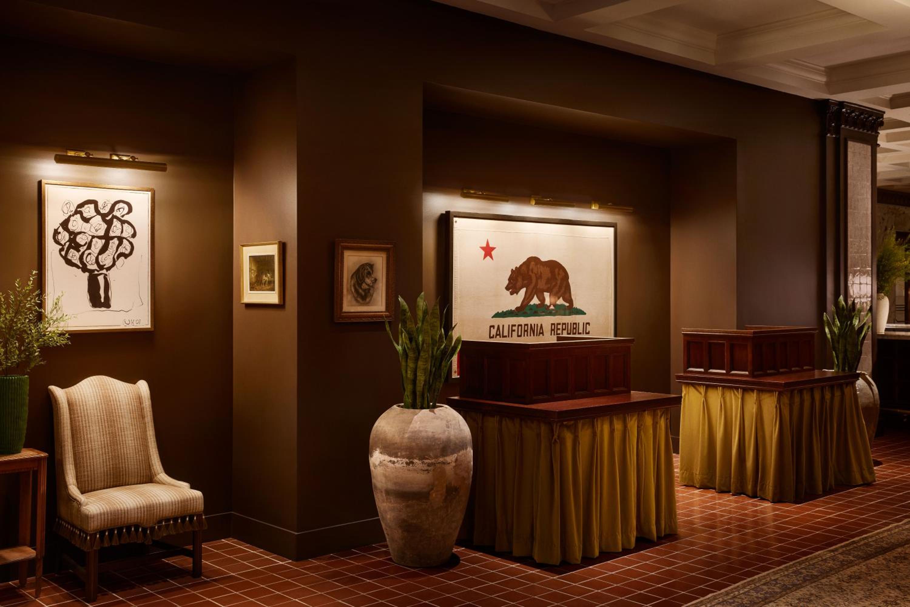 Vista Lobby Pasadena Hotel Pool