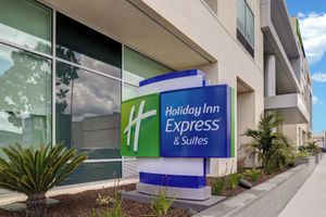 Paquete - Holiday Inn Express & Suites Glendale Downtown by IHG