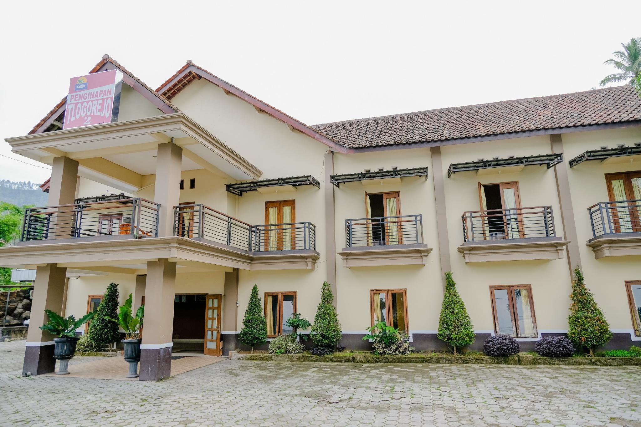 Vista Exterior SPOT ON 2448 Hotel Tlogorejo 2