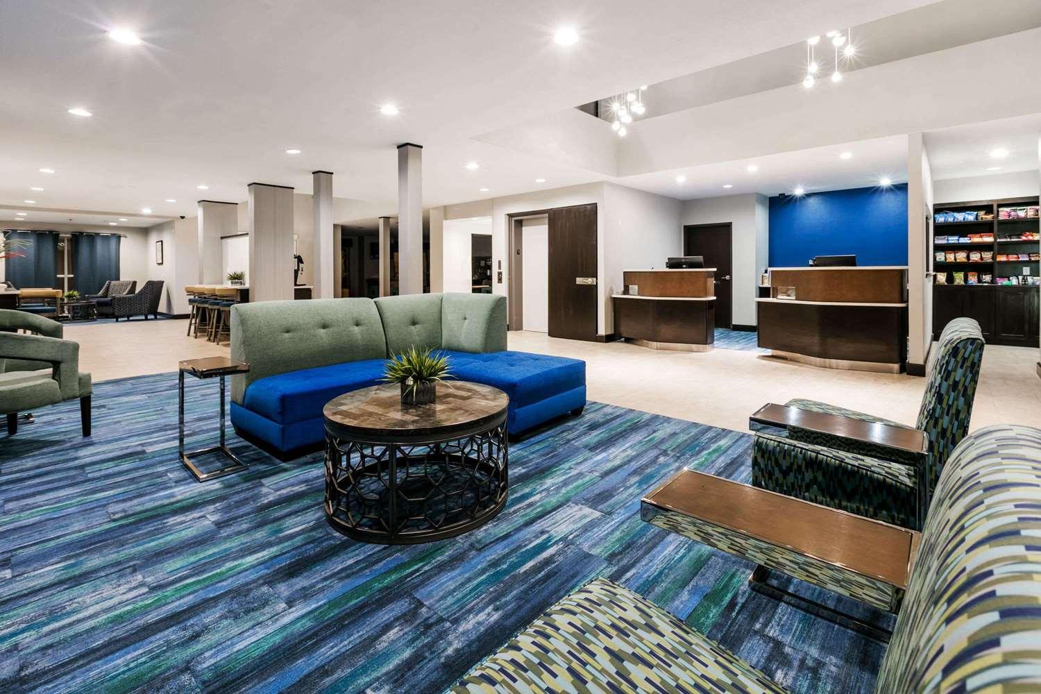 Vista Lobby Hawthorn Suites by Wyndham DFW Airport North