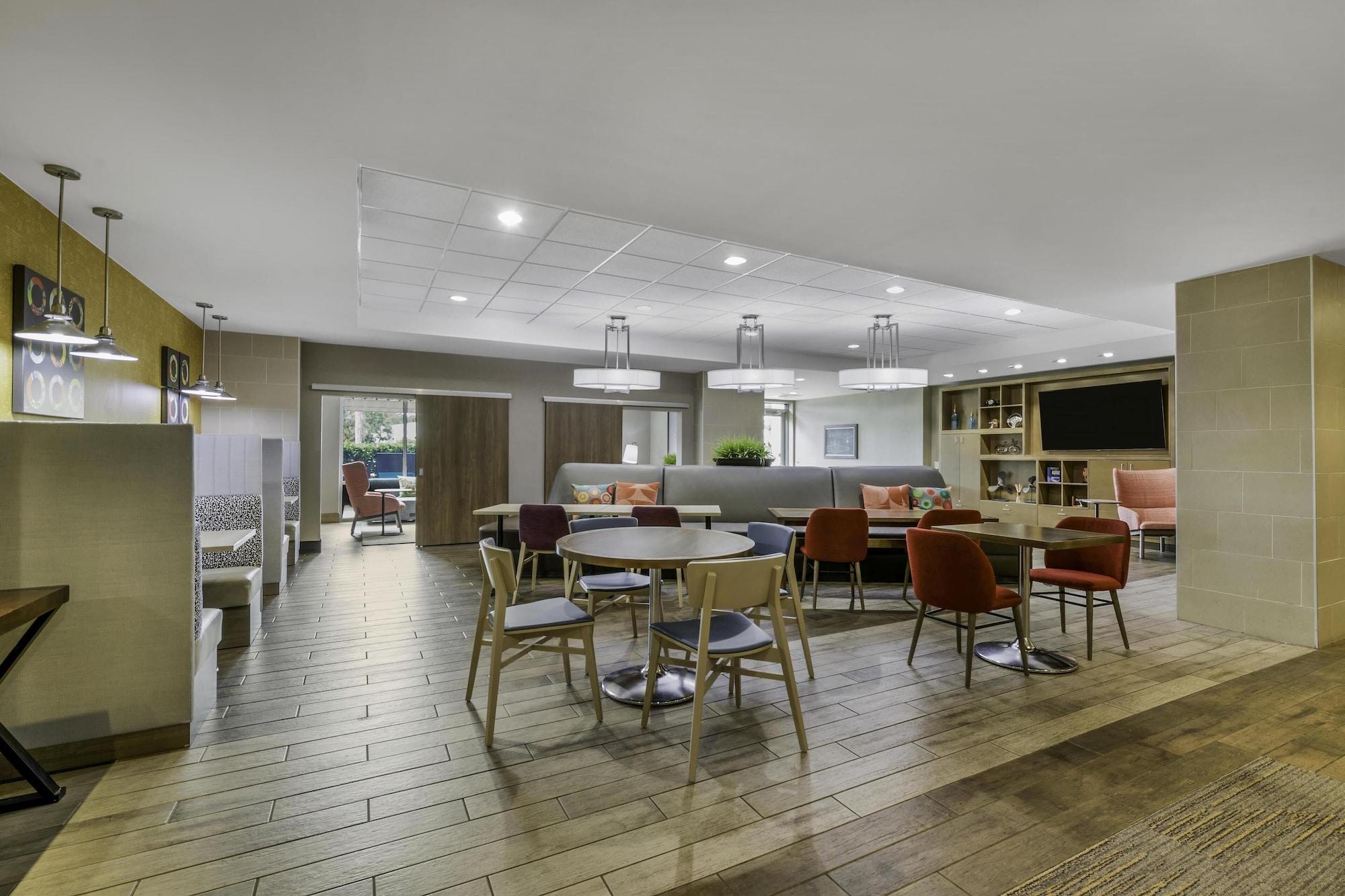 Vista Lobby Home2 Suites by Hilton St. Simon's Island