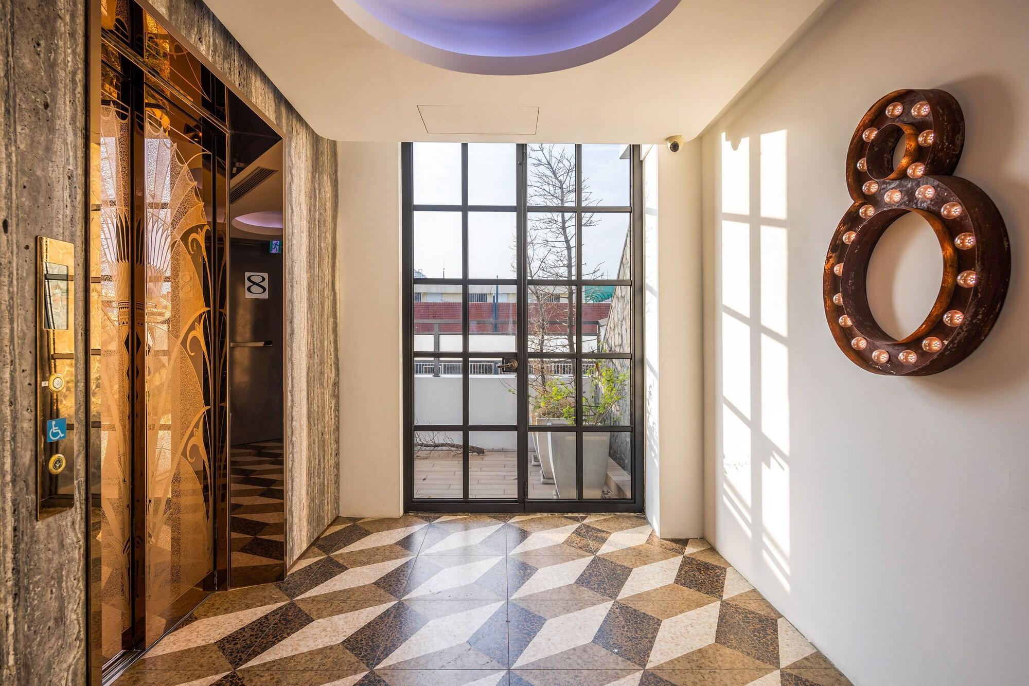 Varios BlueSky Hotel