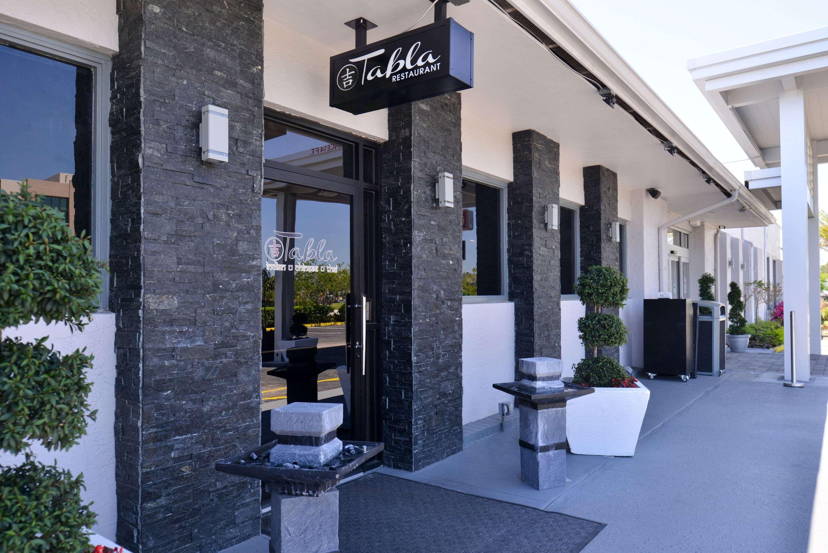 Restaurant Clarion Inn & Suites Across From Universal Orlando Resort