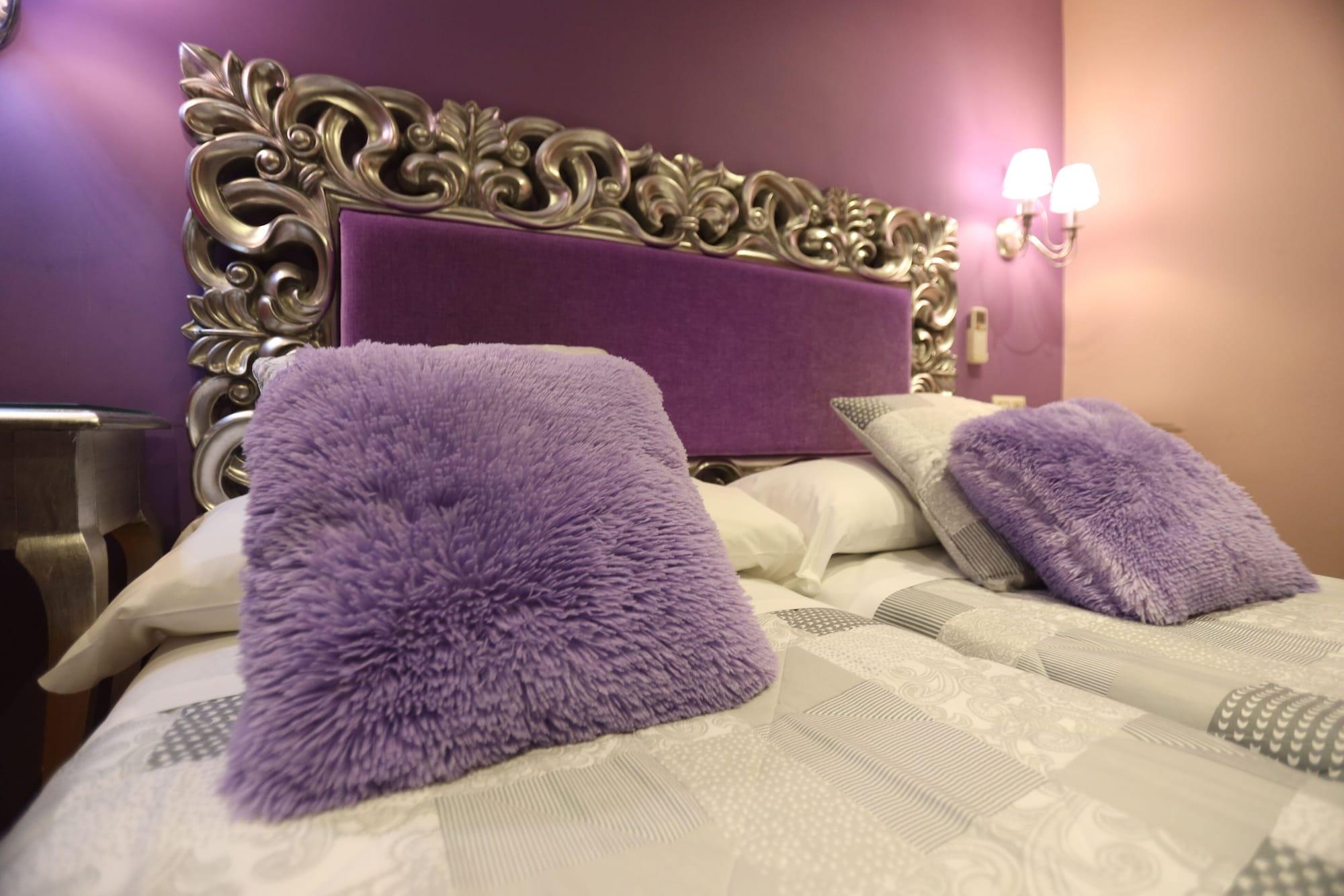 Varios Hostal Goya Suites