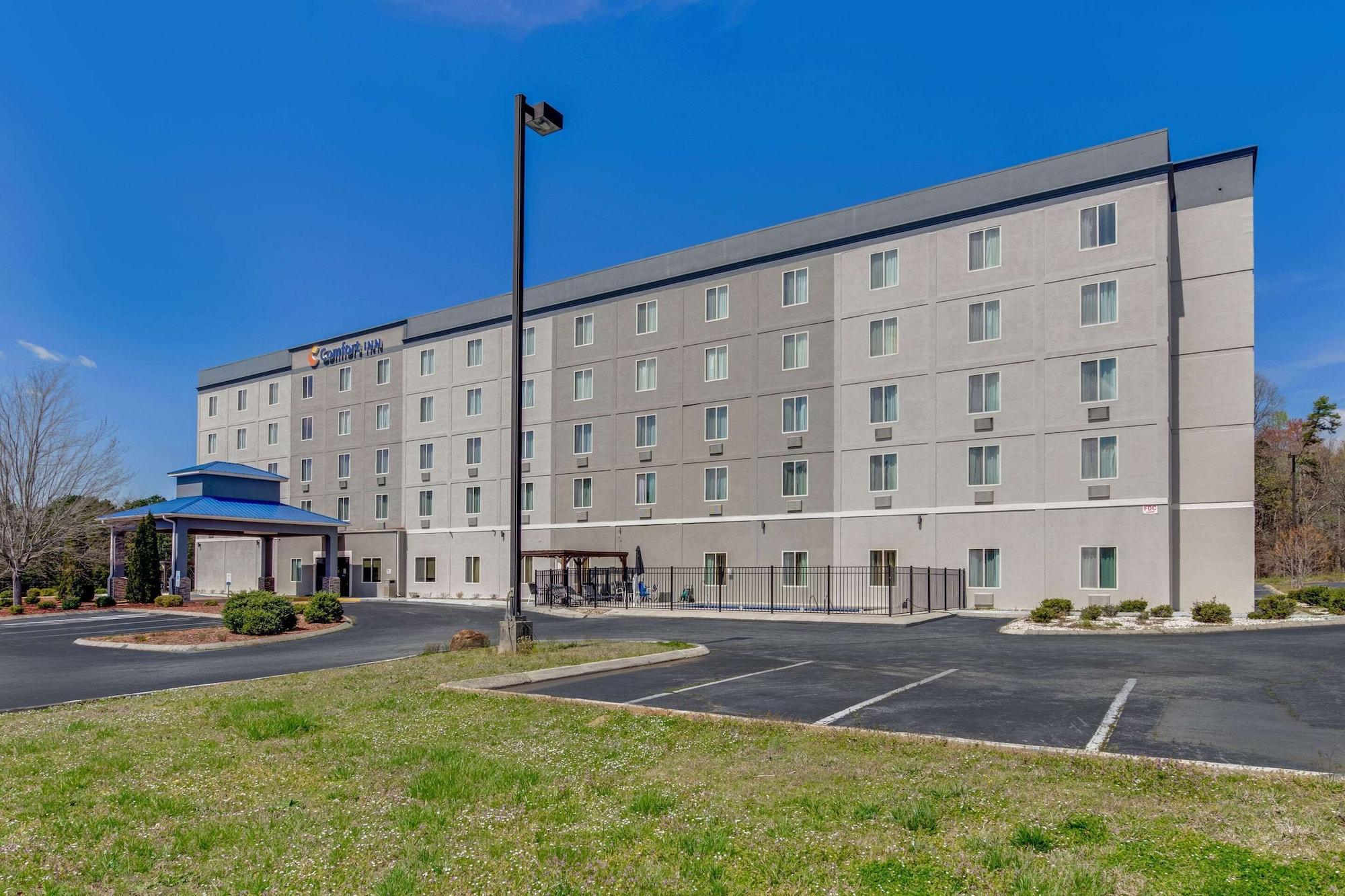 Vista Exterior Comfort Inn Thomasville I-85