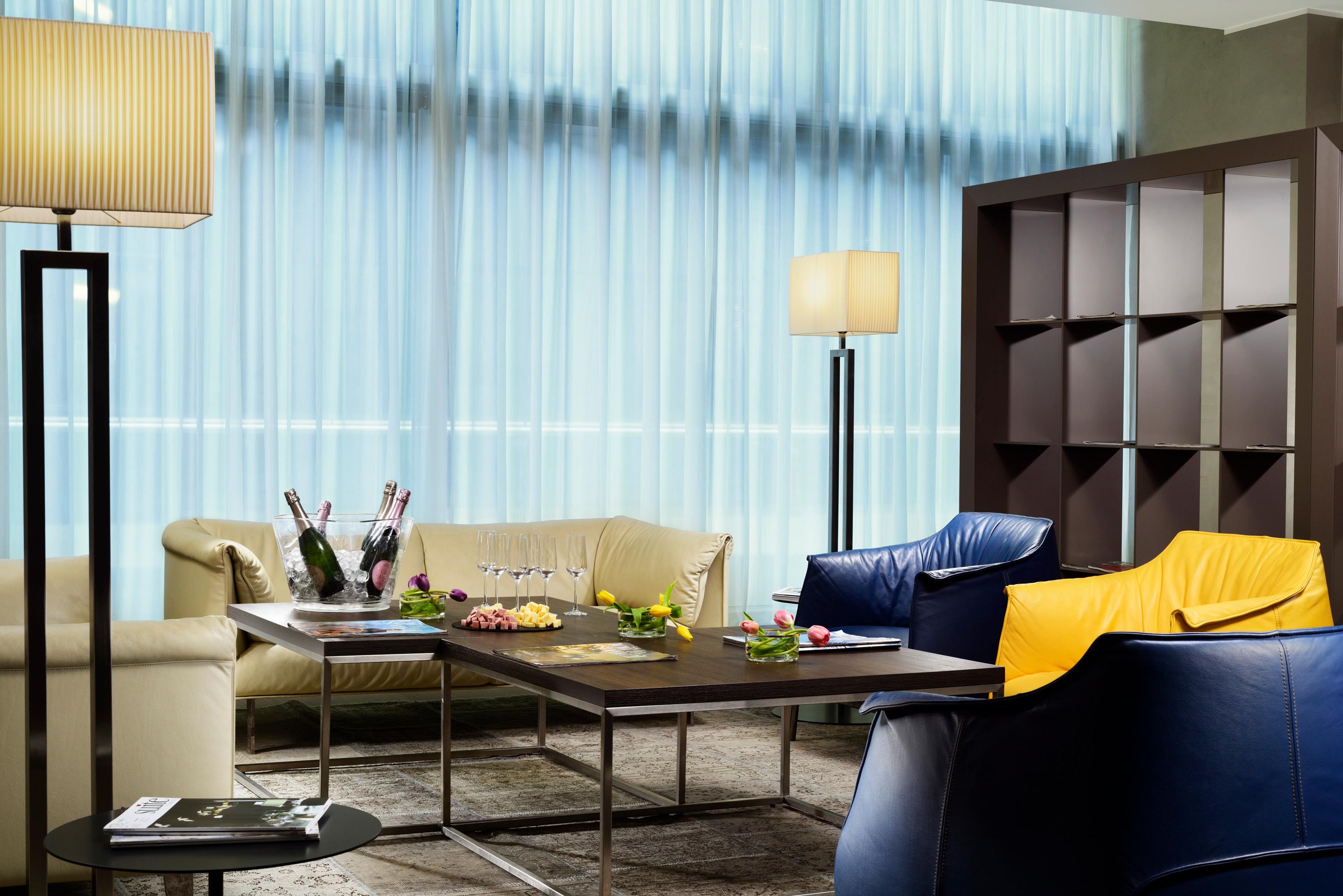Vista Lobby UNA HOTELS San Vitale Bologna