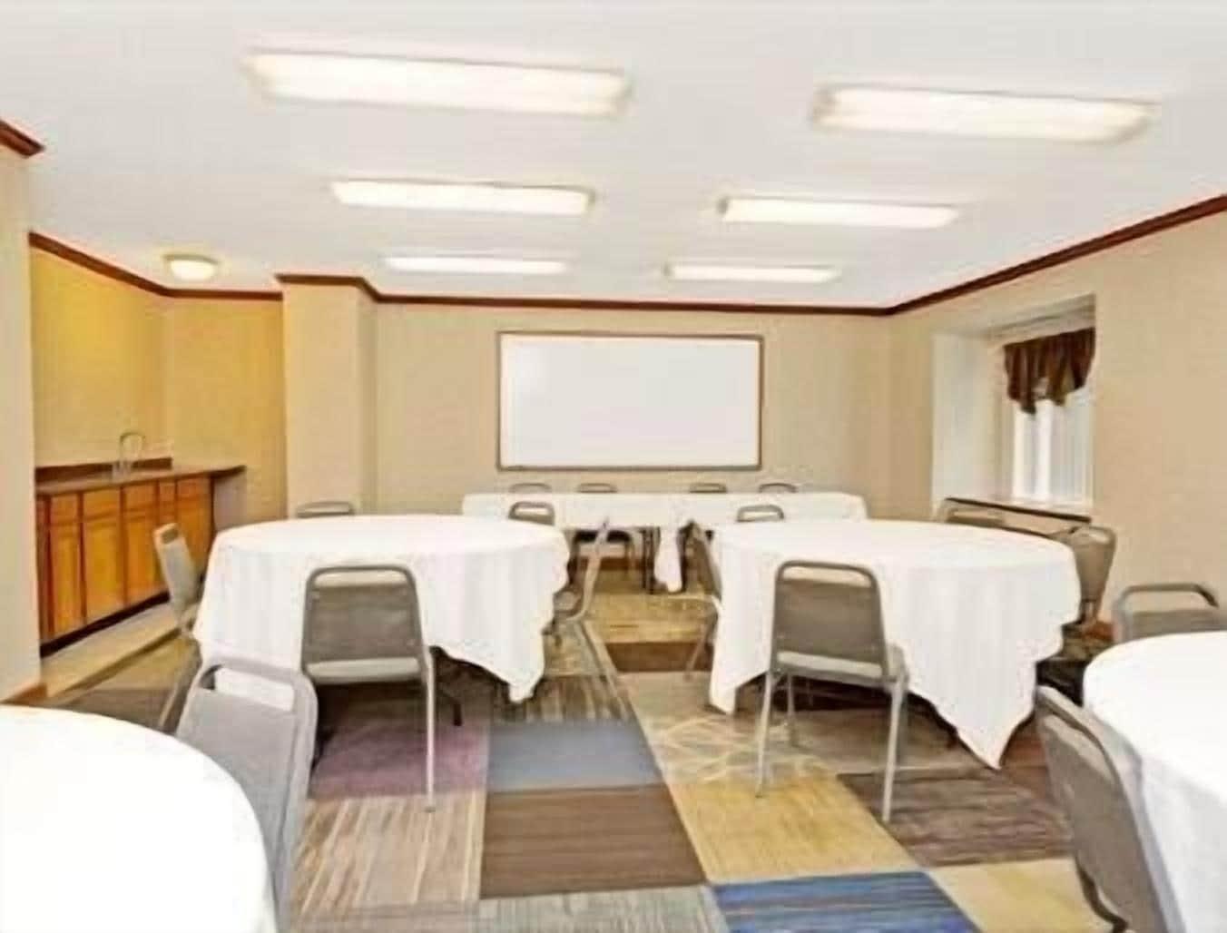 Sala de Reuniones Microtel Inn & Suites by Wyndham Florence/Cincinnati Airport