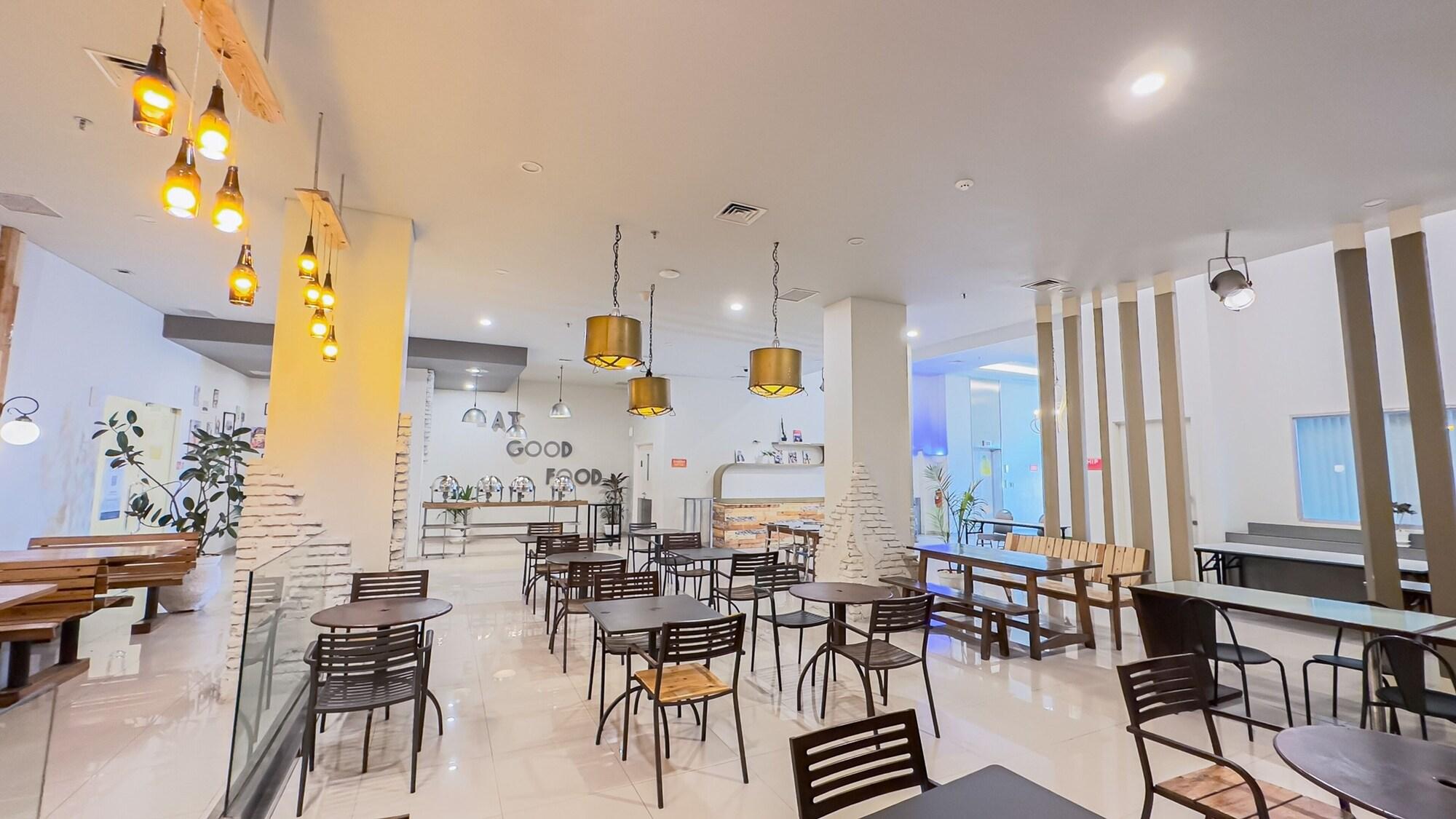 Restaurant POP! Hotel Kelapa Gading Jakarta