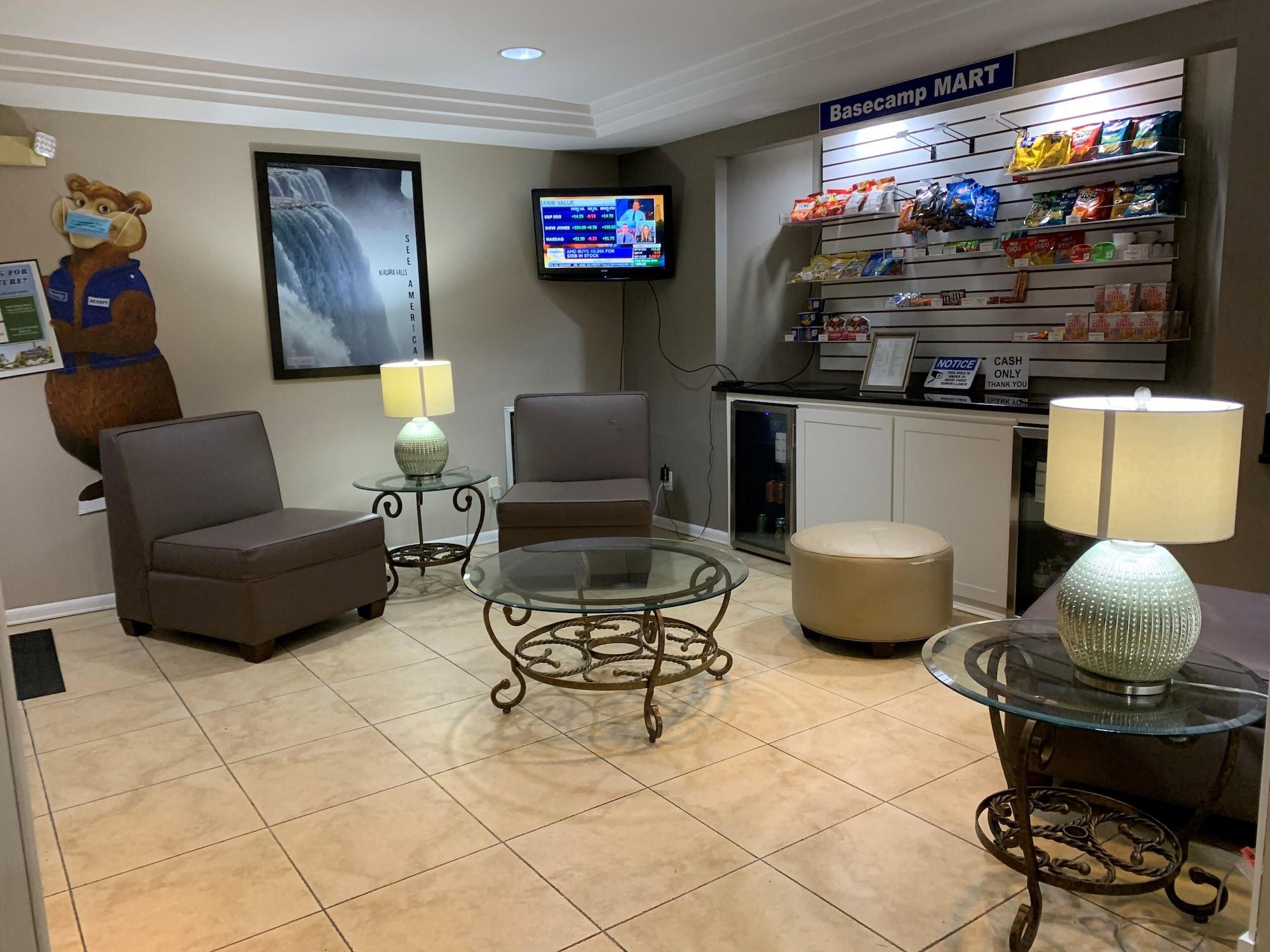 Vista Lobby Travelodge Inn & Suites by Wyndham Albany