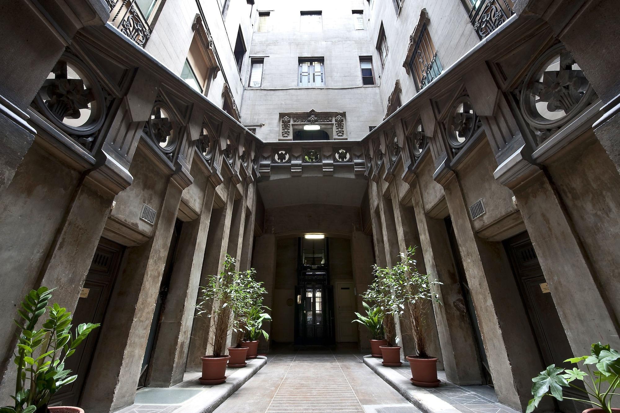 Vista Exterior Hostal Girona