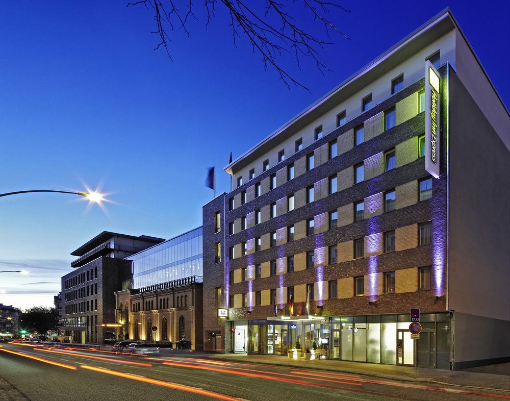 Vista Exterior Premier Inn Hamburg City Millerntor