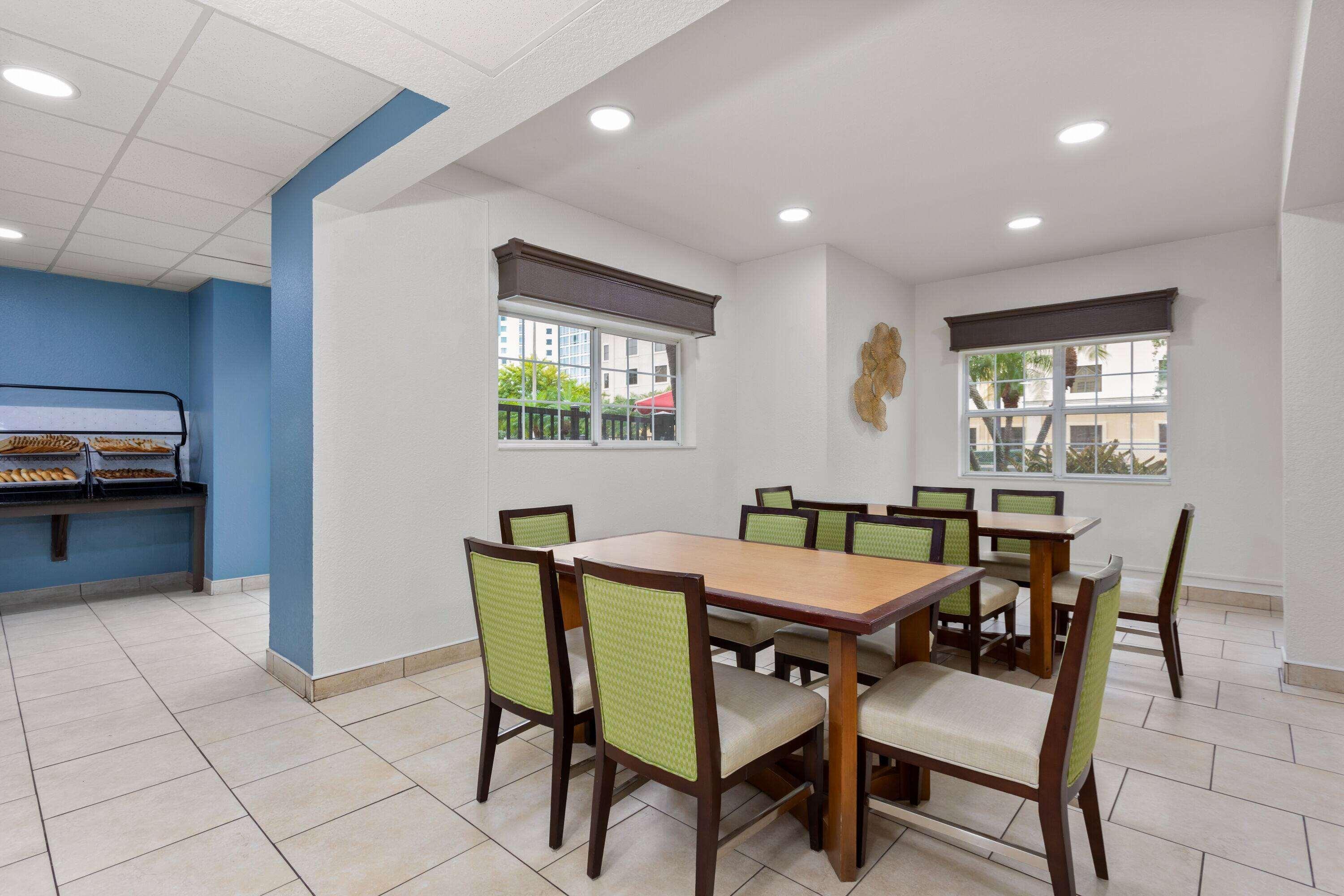 Restaurant Baymont by Wyndham Orlando/International Dr/Universal Blvd
