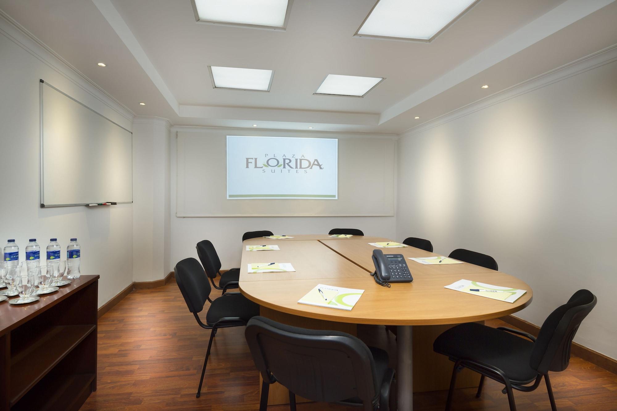Sala de Reuniones Plaza Florida Suites