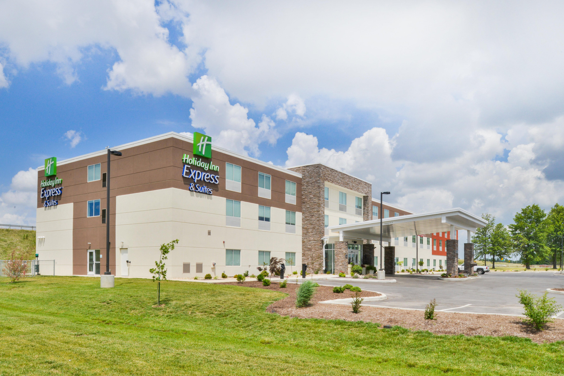 Vista Exterior Holiday Inn Express & Suites Salem