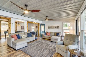 Alquiler Vacacional - Central Waterfront Home w/ Dock in Lake Ozark!