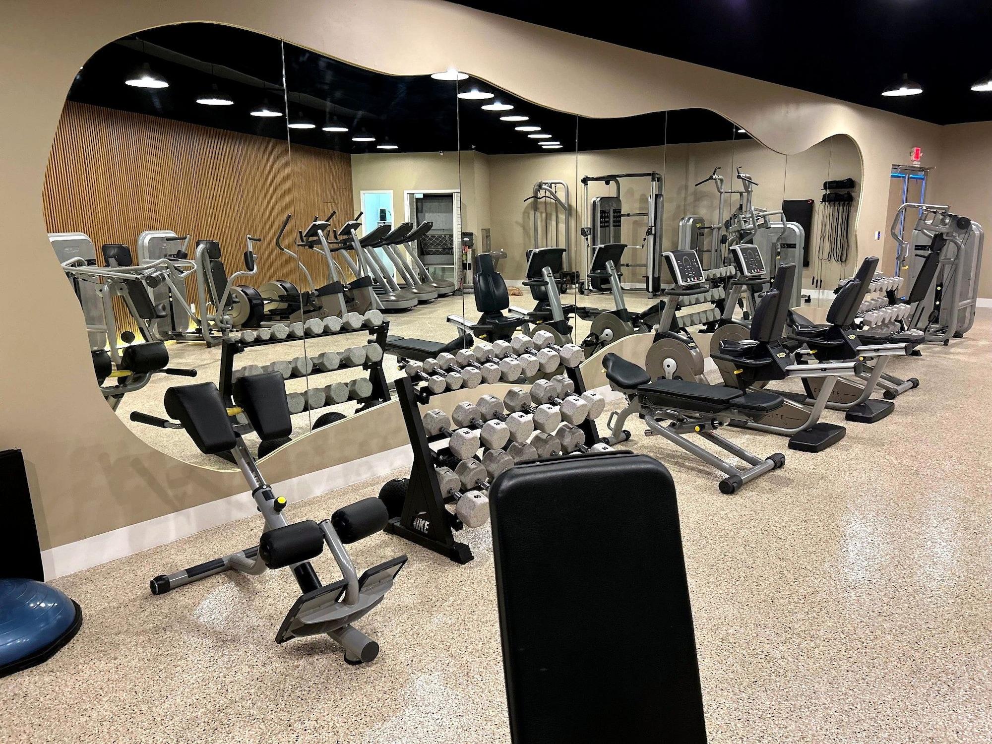 Gimnasio Castle Beach Suites by MiaRentals