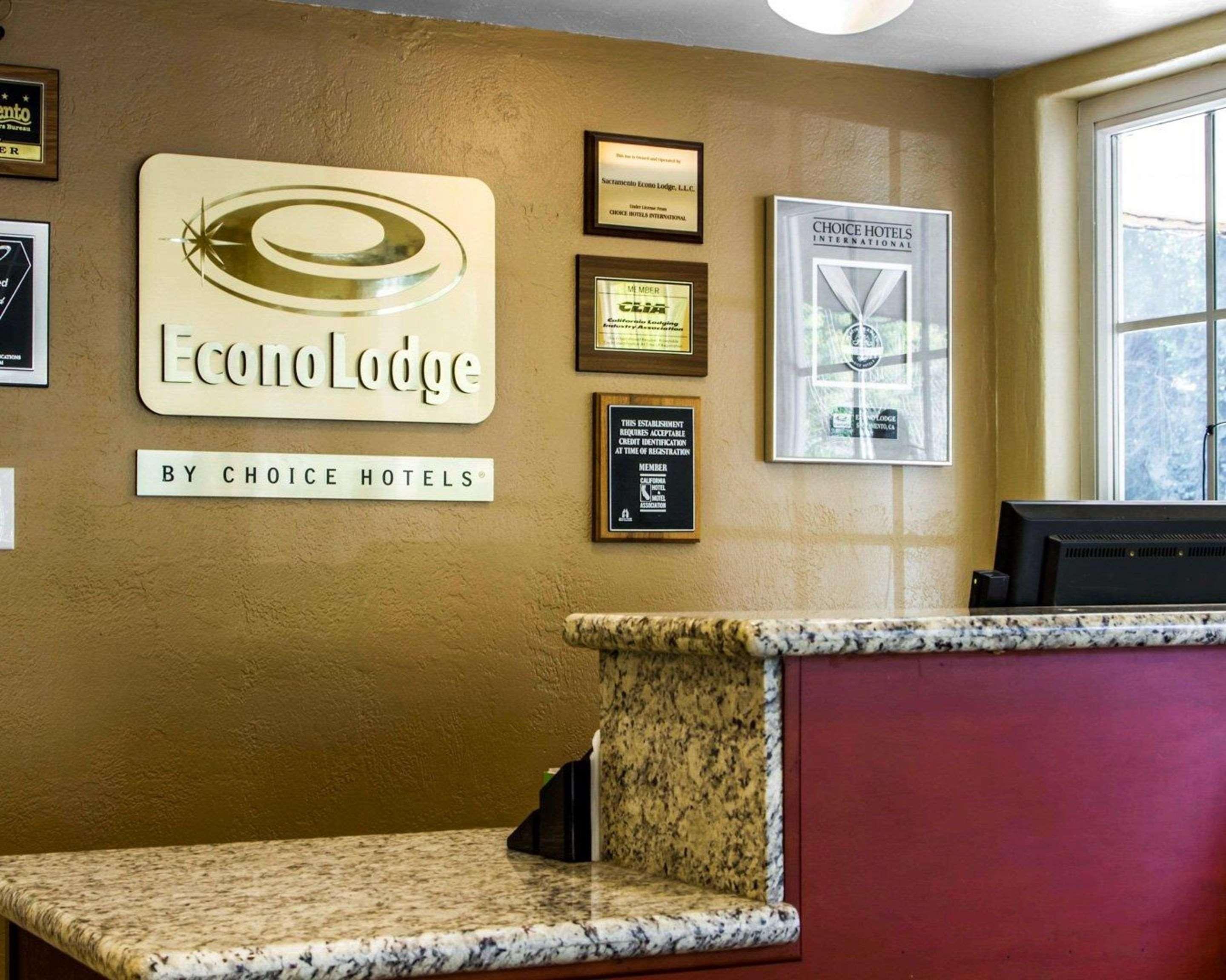 Vista Lobby Econo Lodge Sacramento Convention Center