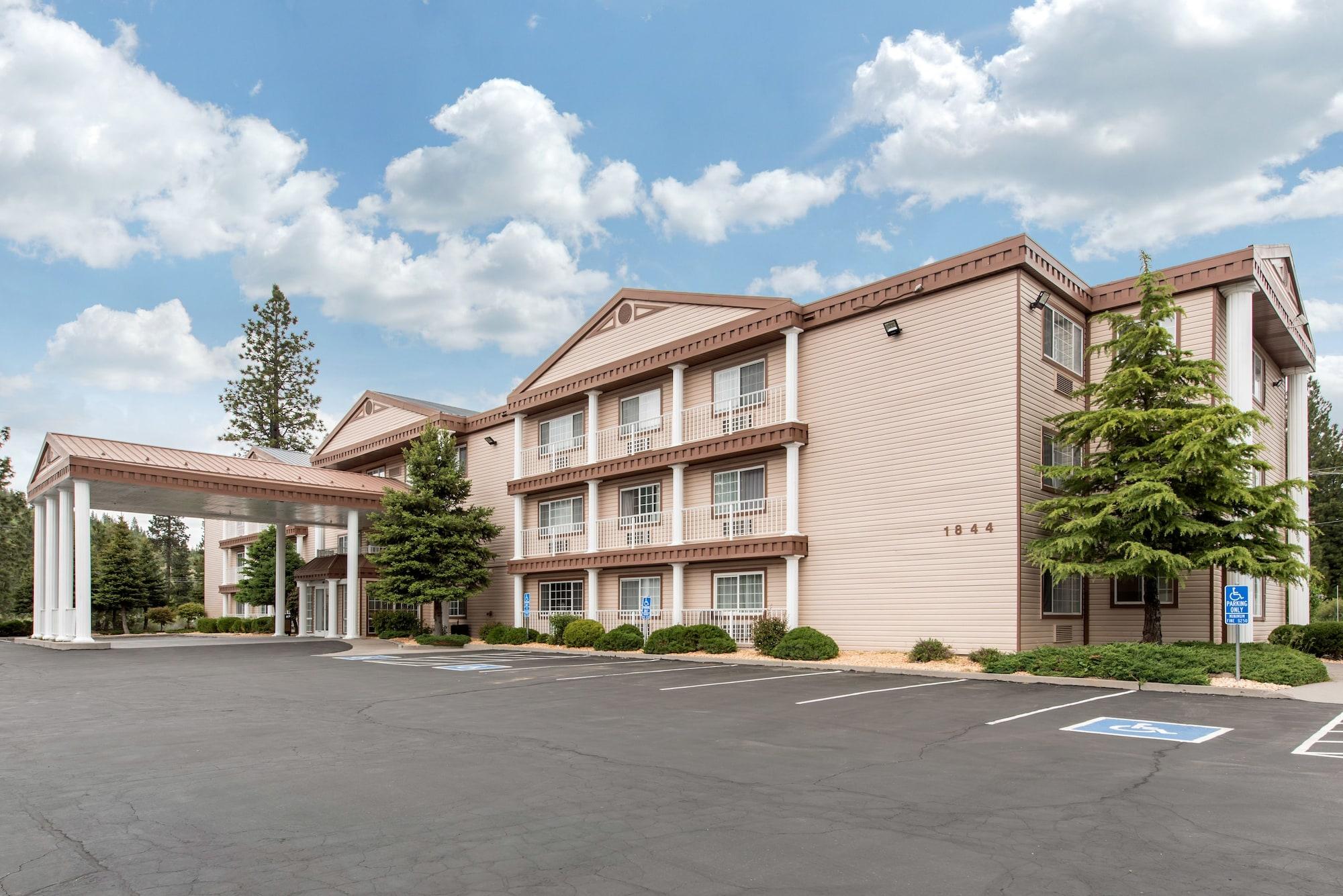 Vista Exterior Comfort Inn Mount Shasta Area