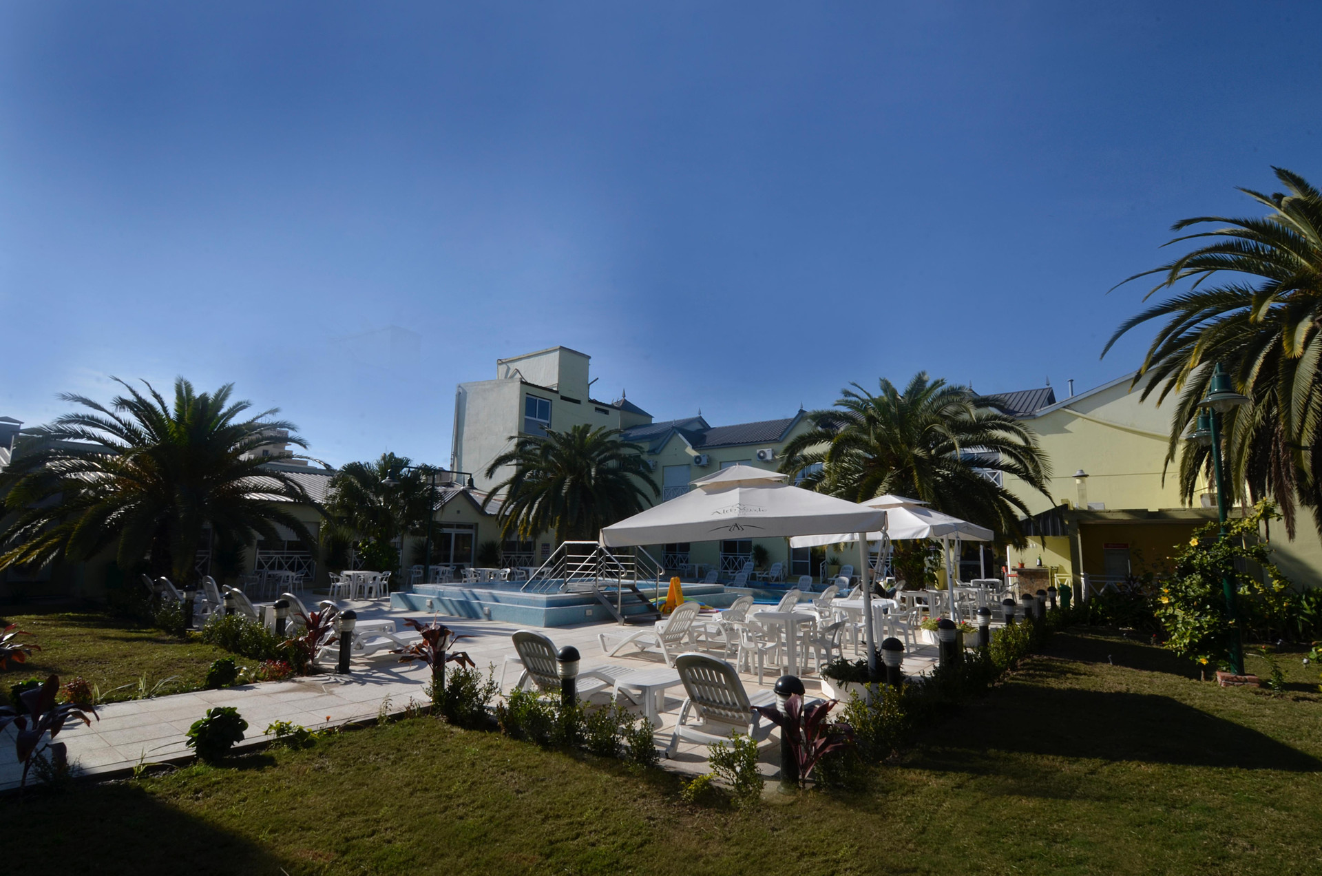 Vista Piscina Alto Verde Suites and Apart