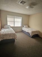 Alquiler Vacacional - Charming 2-Story Townhouse Retreat – Perfect for Your Next Getaway!