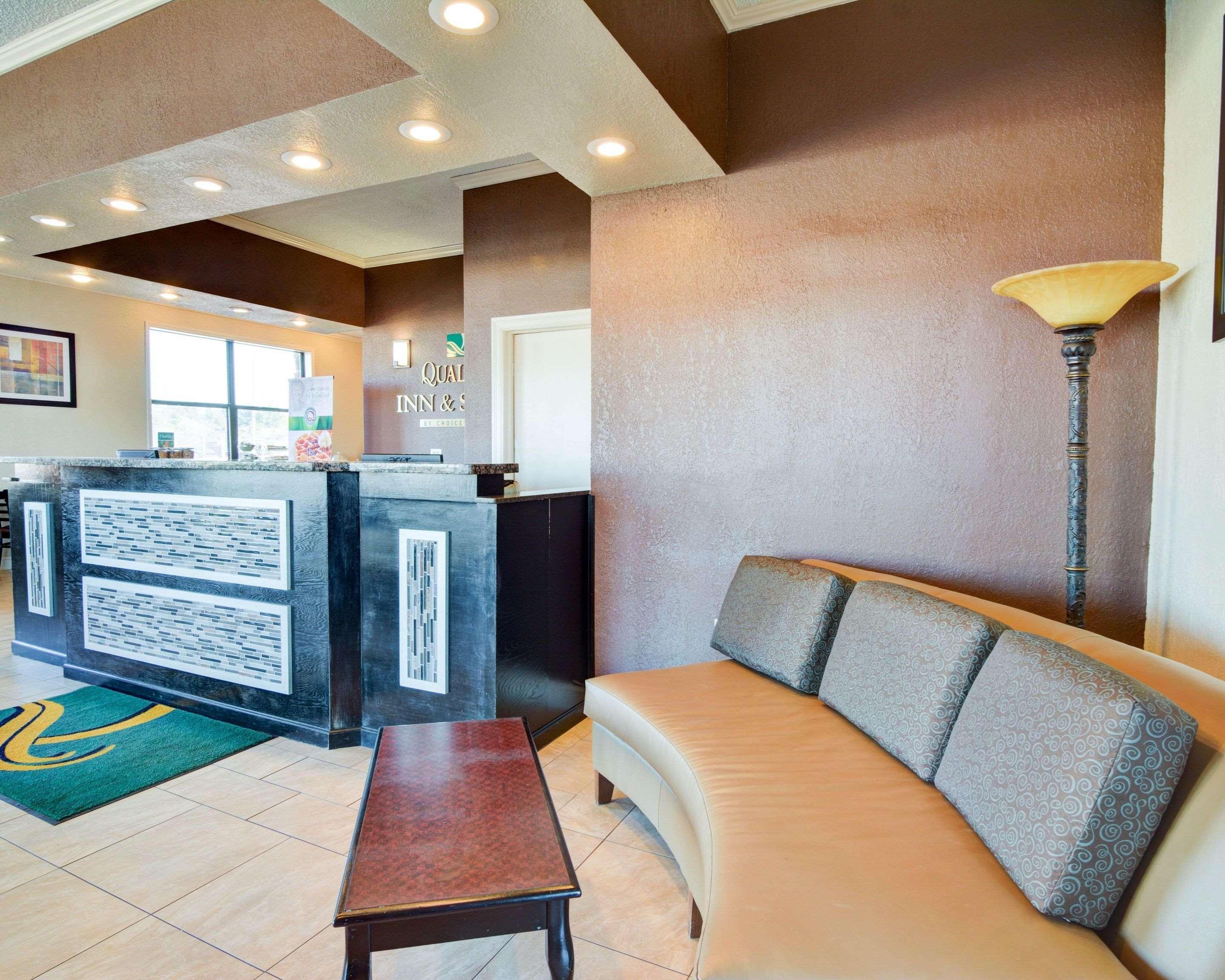 Vista Lobby Quality Inn & Suites Hot Springs-Lake Hamilton
