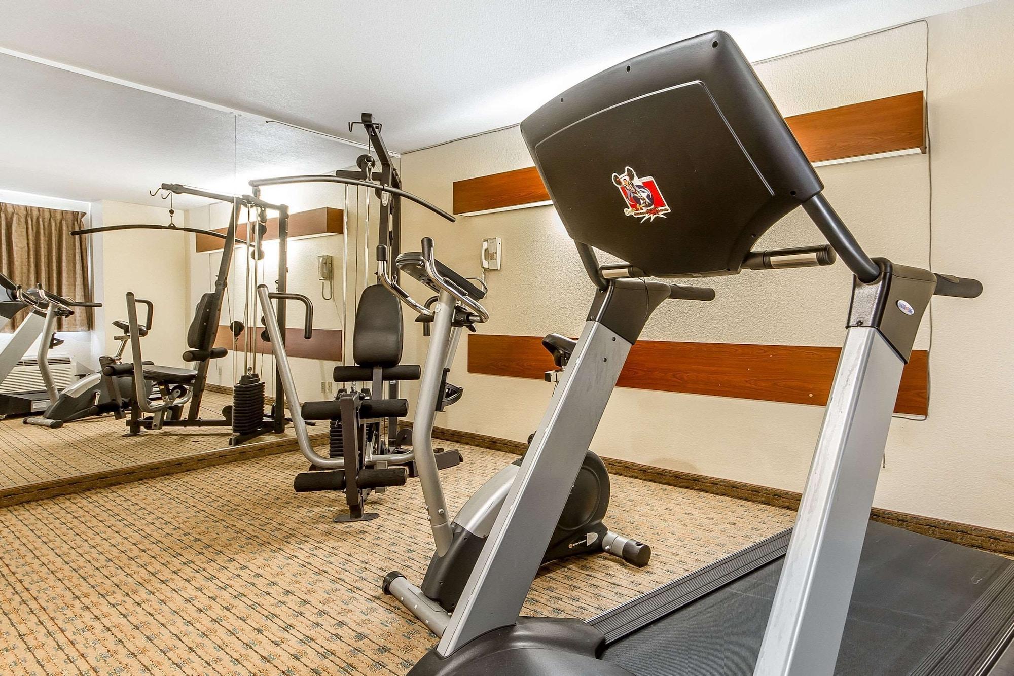 Gimnasio Quality Inn & Suites