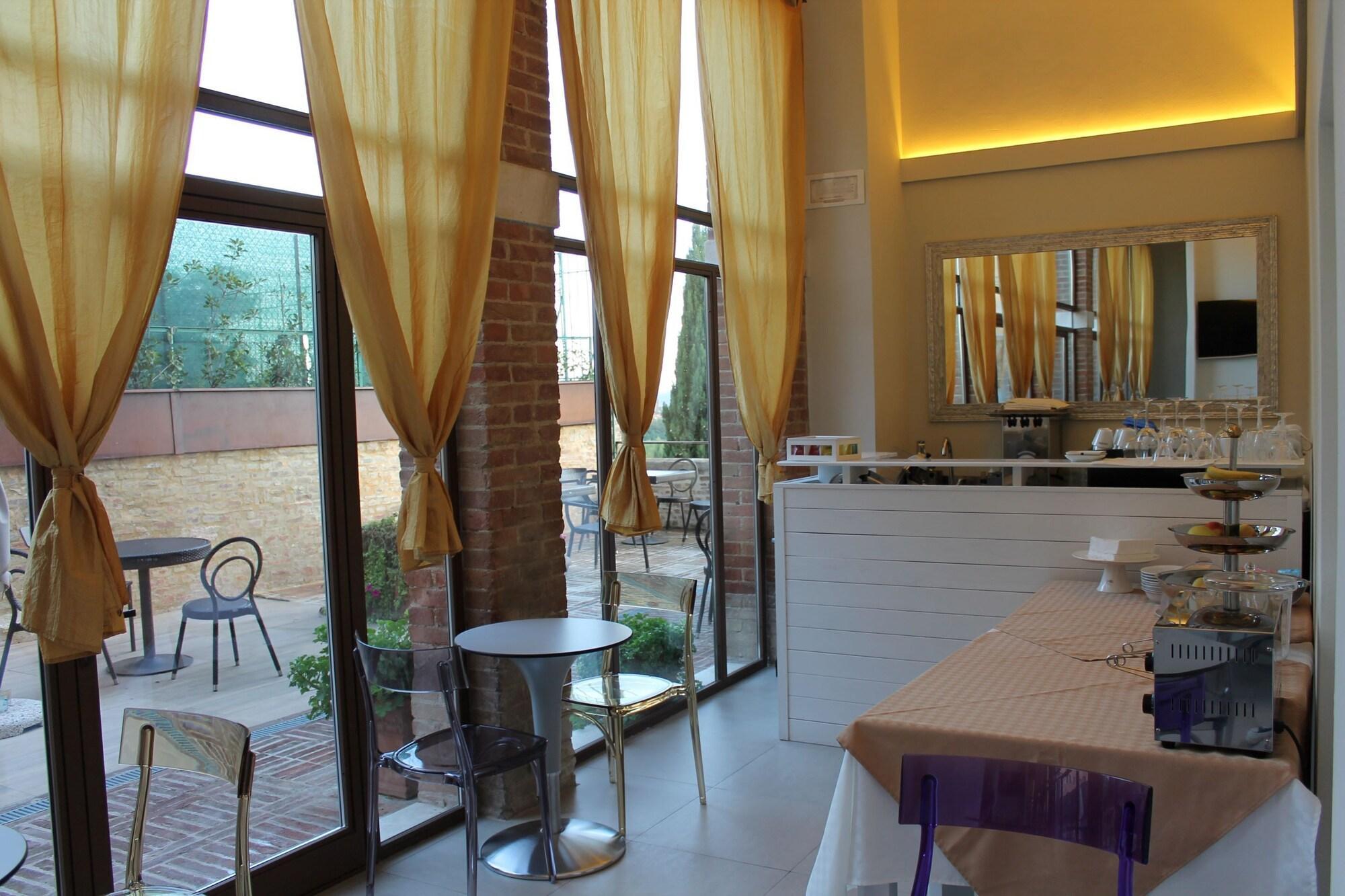 Bar/Salón Villa del Sole Siena