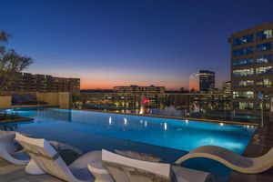 Alojamiento - Embassy Suites by Hilton The Woodlands at Hughes Landing