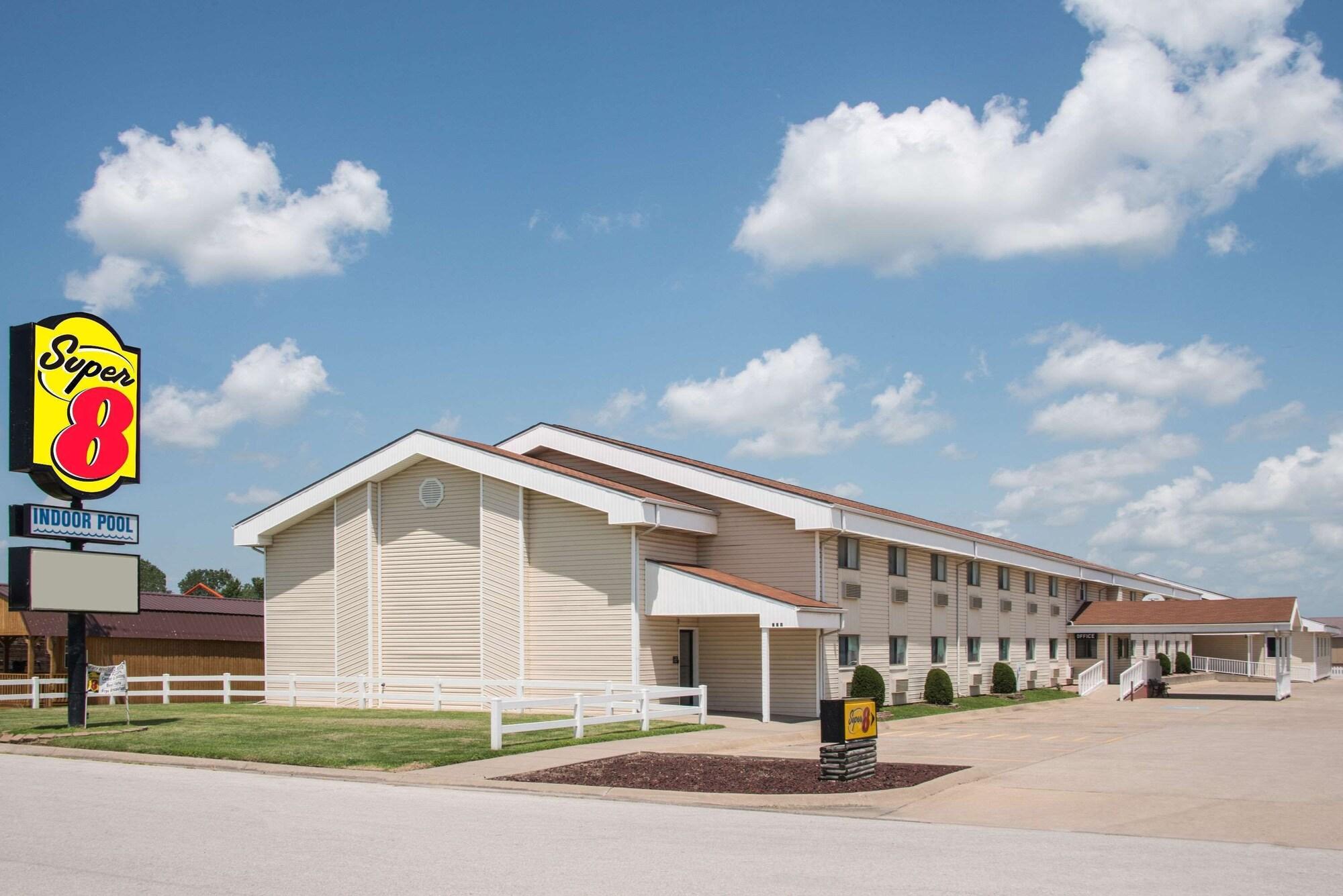 Vista Exterior Super 8 by Wyndham Nevada