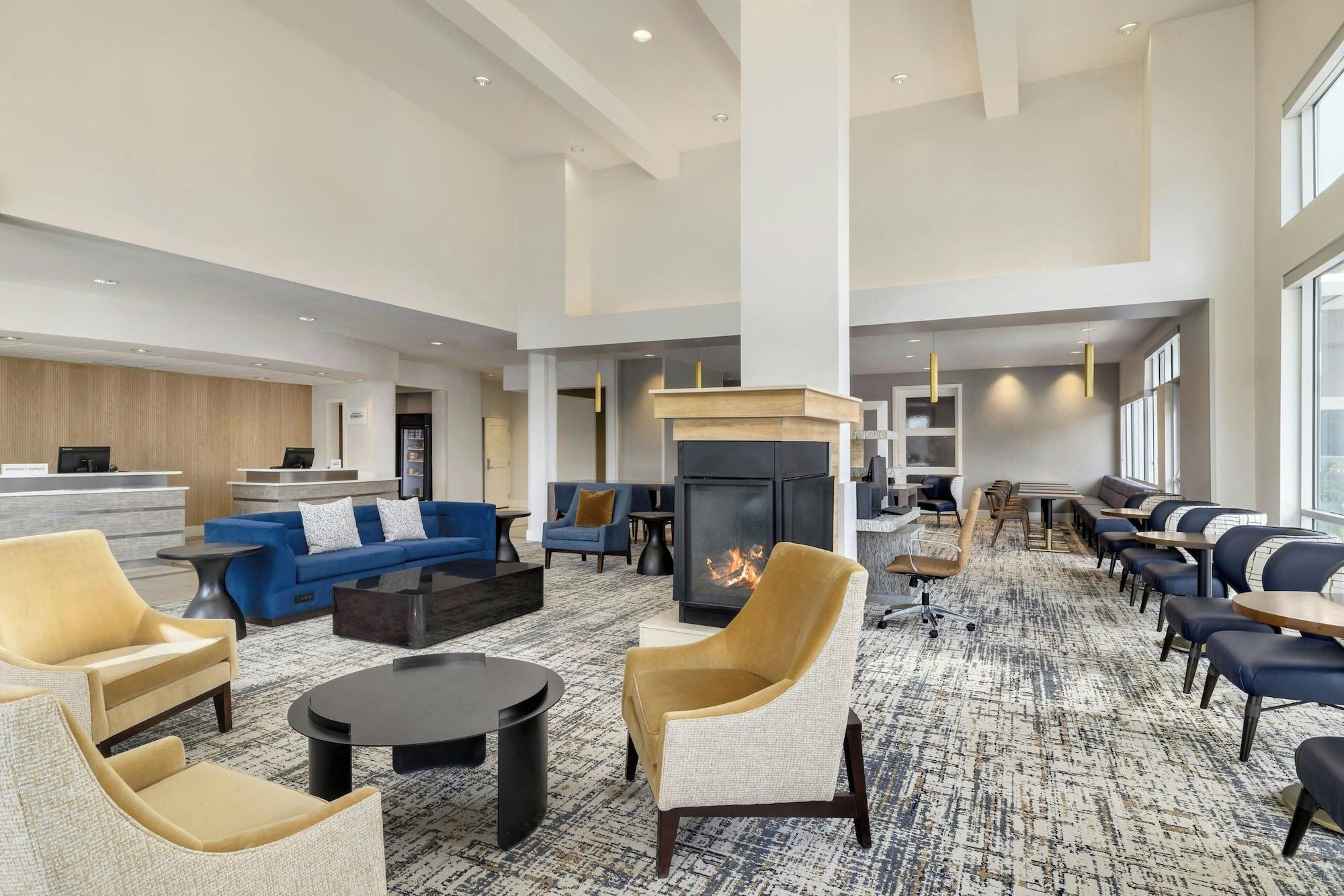 Vista Lobby Residence Inn by Marriott Jackson The District at Eastover