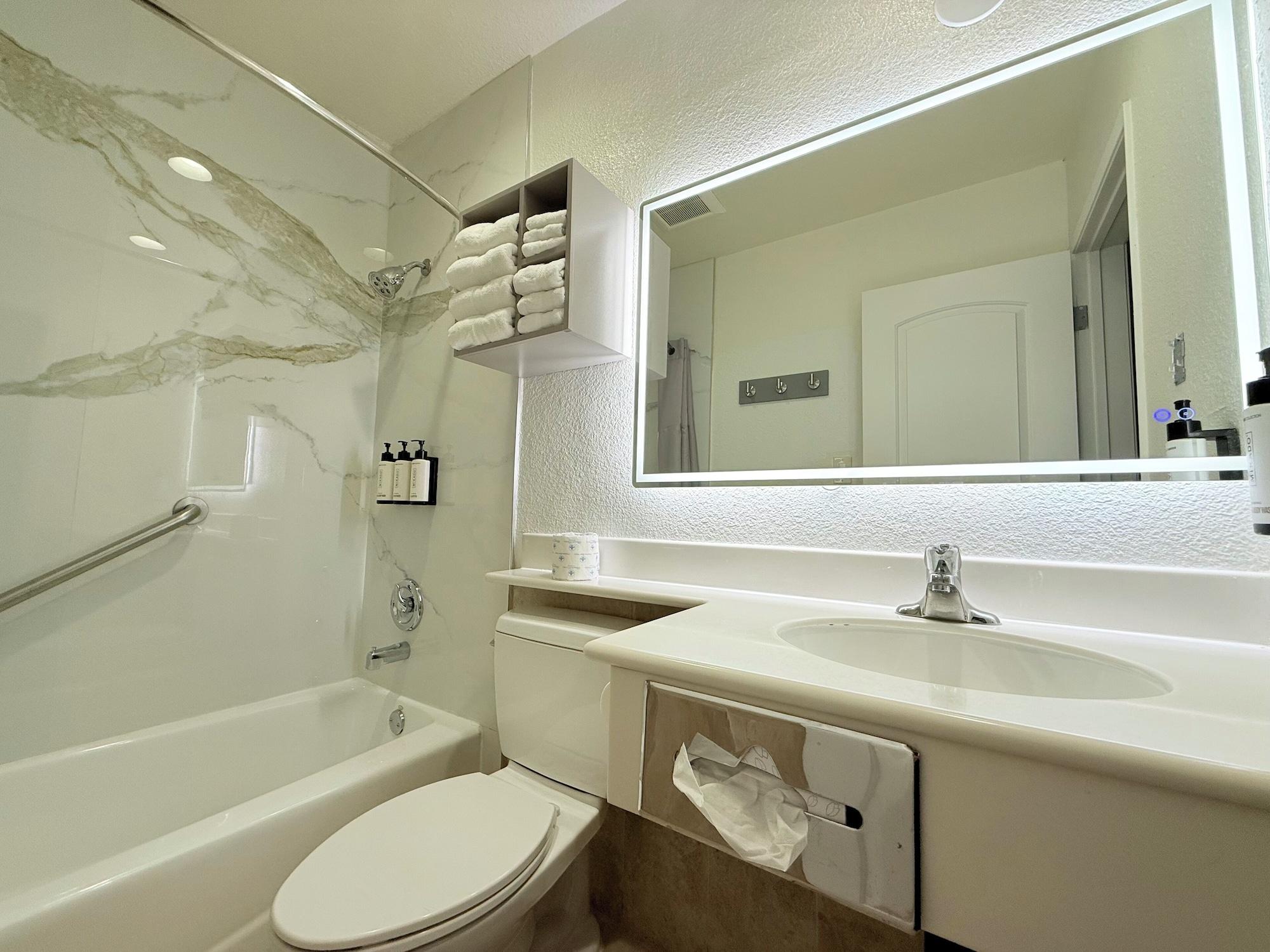 Equipamiento de Habitación Anaheim Islander Inn and Suites