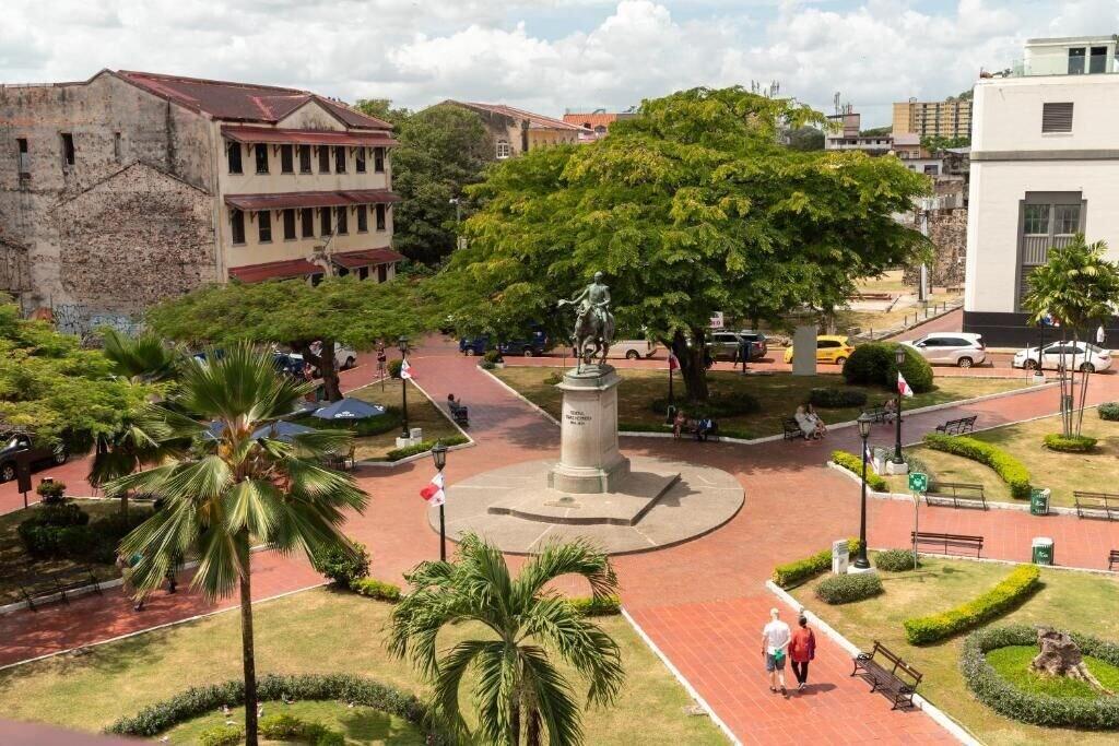 Vista Exterior Hotel Plaza Herrera