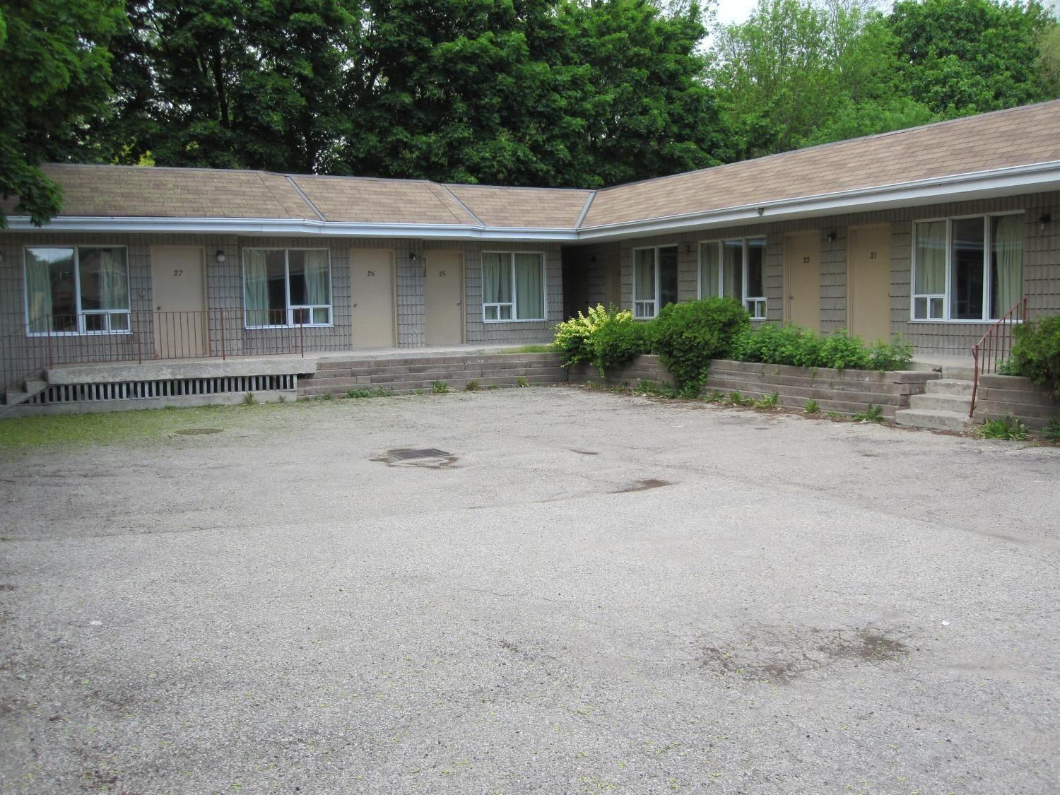 Vista Exterior Clarkson Village Motel