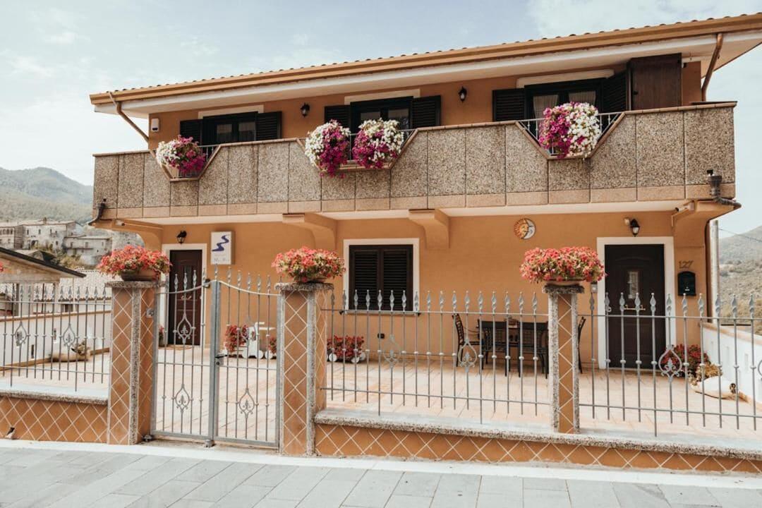 Vista Exterior AFFITTACAMERE MIRA SINNI