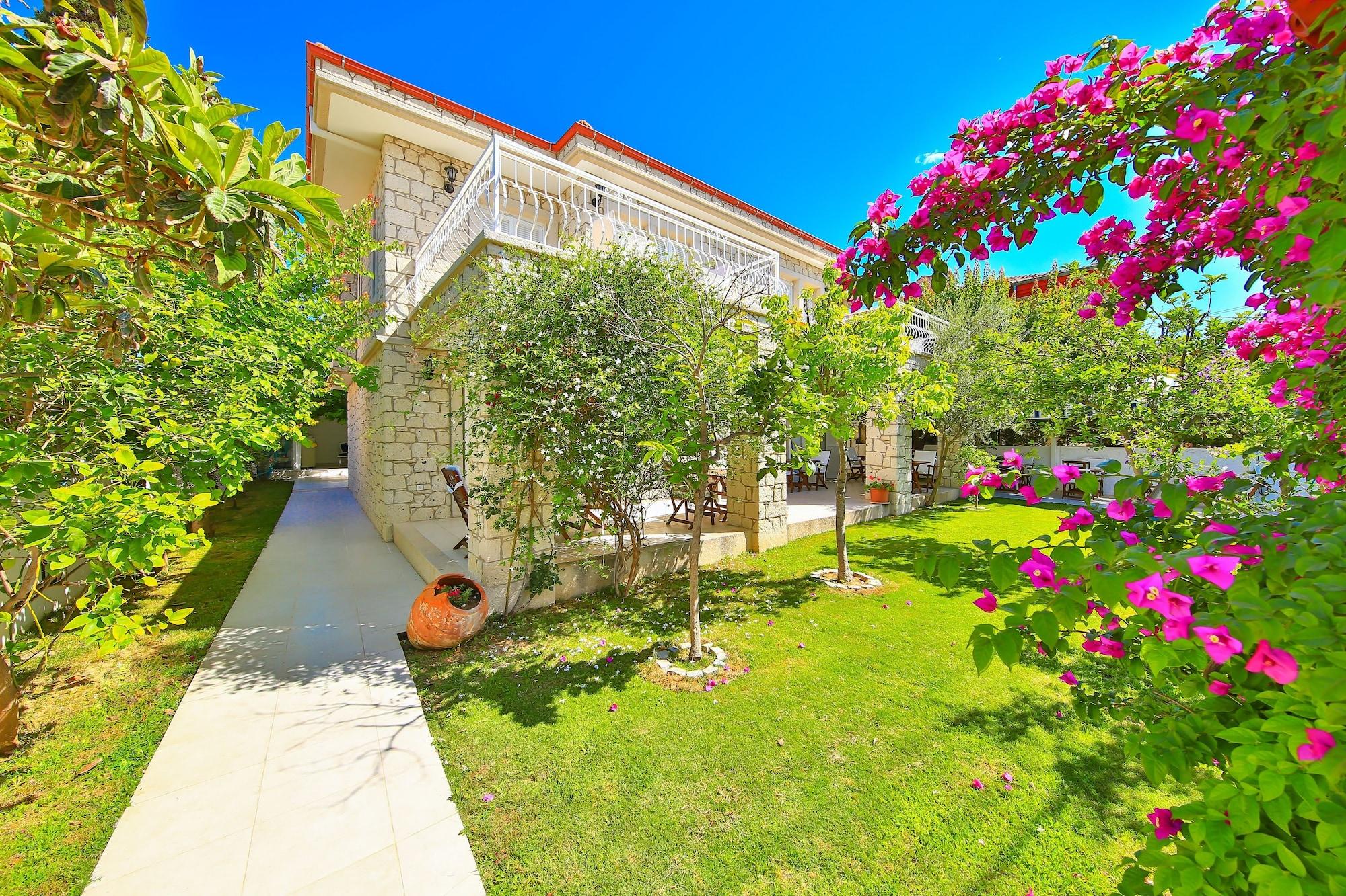 Varios Alacati Sorf Hotel