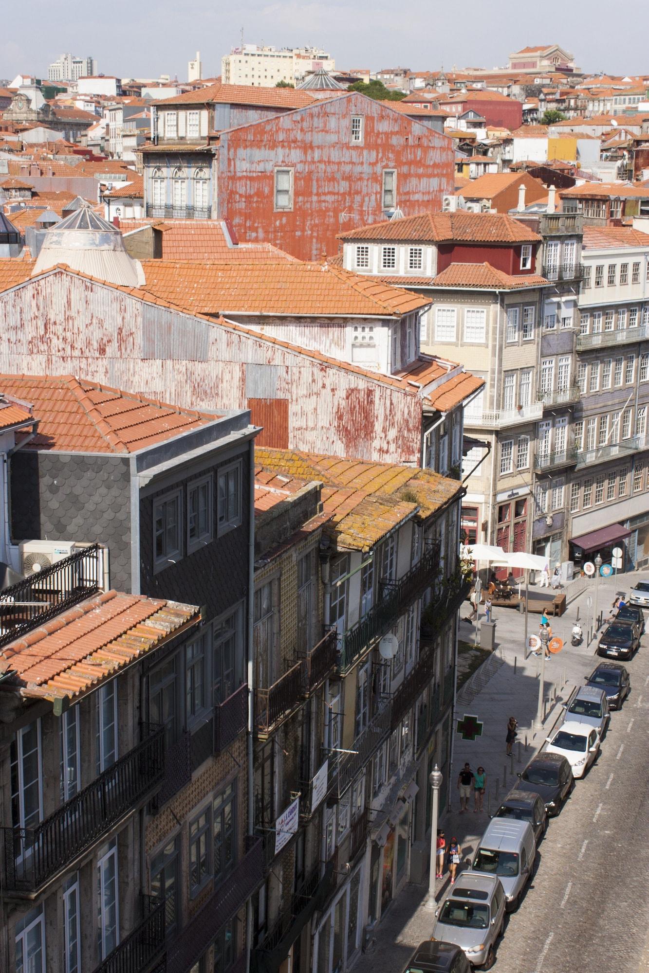 Vista Exterior Being Porto Hostel