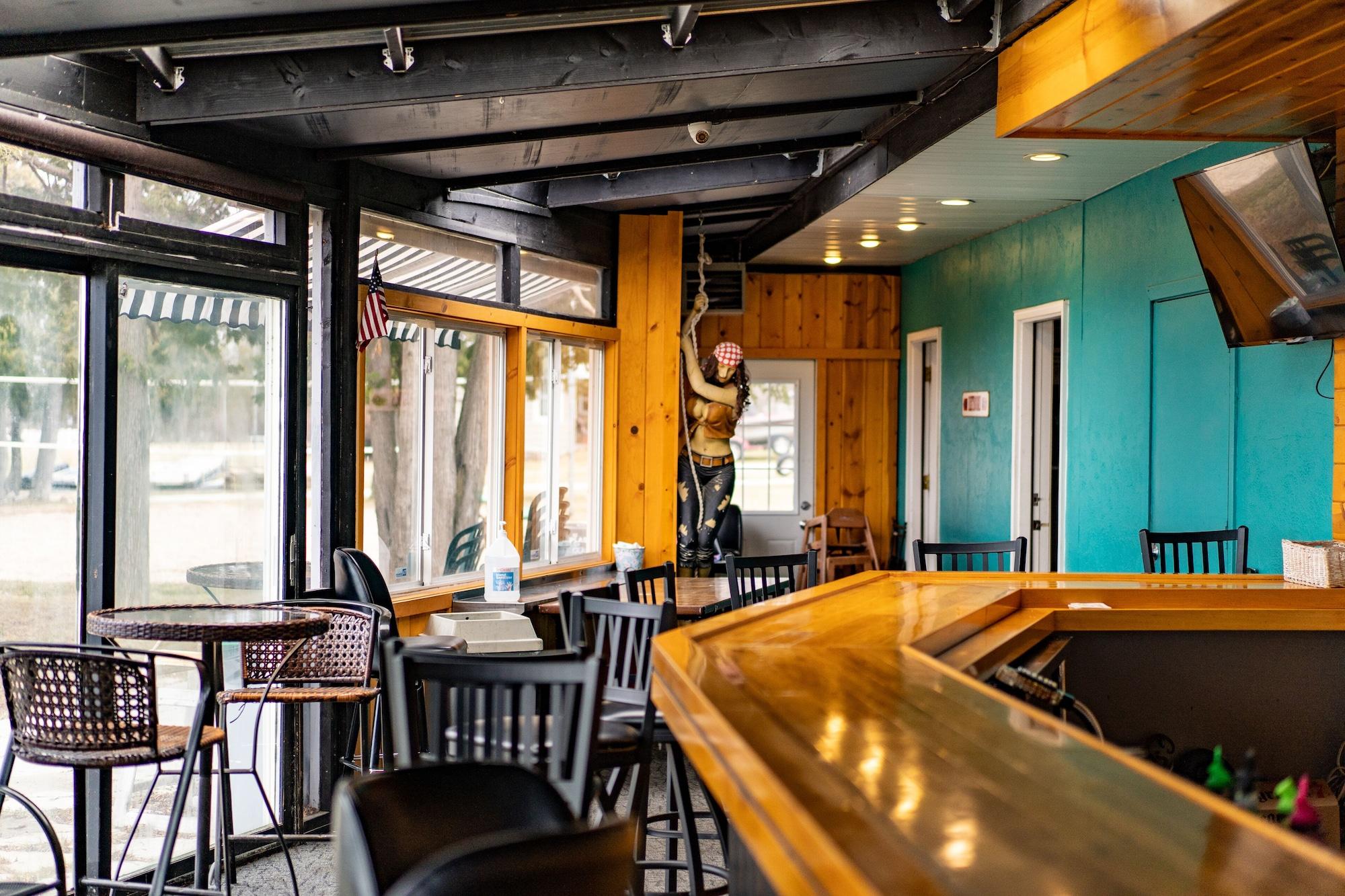 Bar/Salón Beach Harbor Resort