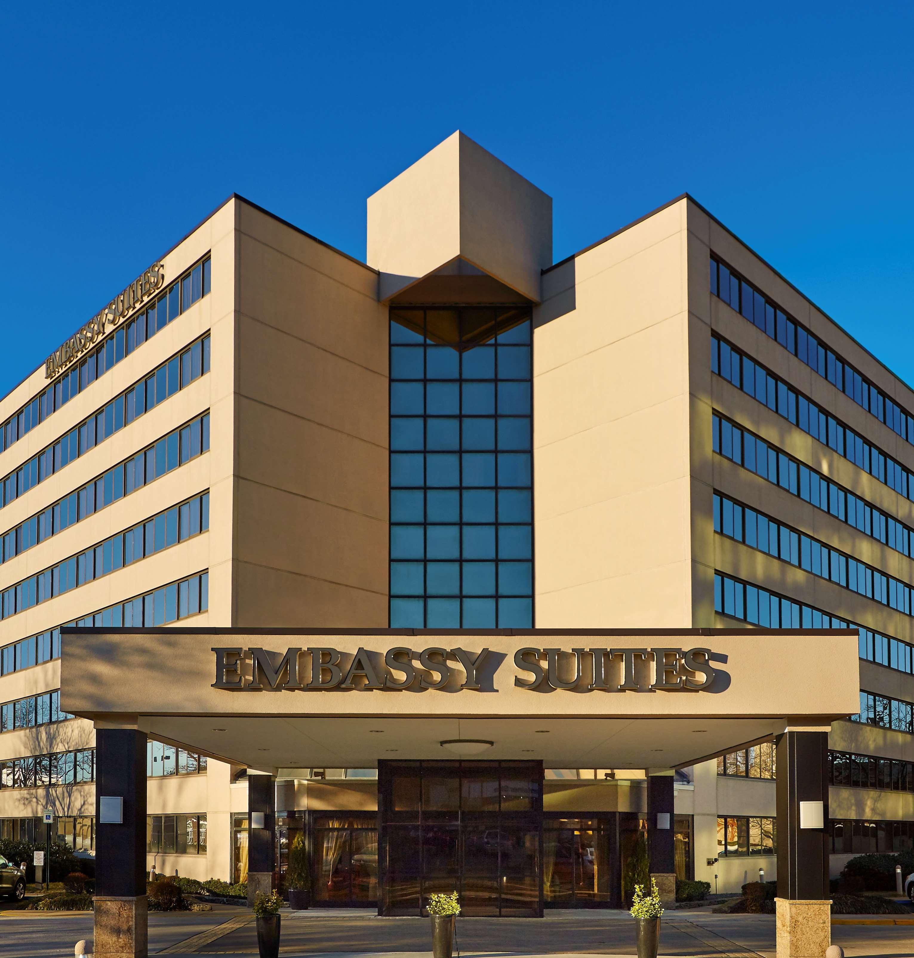 Vista Exterior Embassy Suites by Hilton Tysons Corner