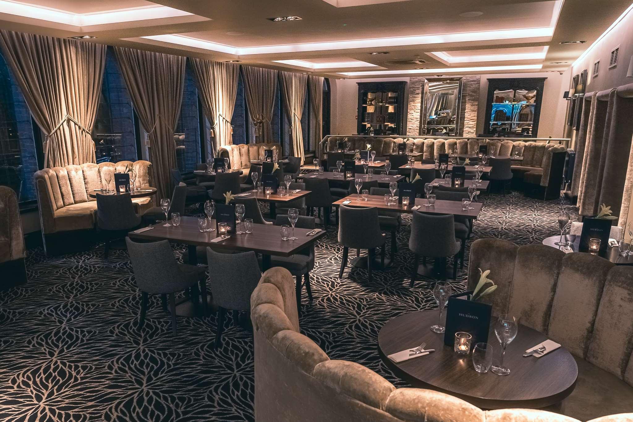 Bar/Salón The County Hotel, Newcastle