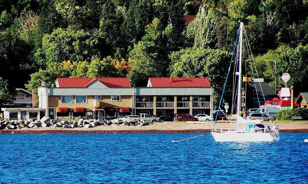 Varios Harbor Inn Self Check-in Hotel