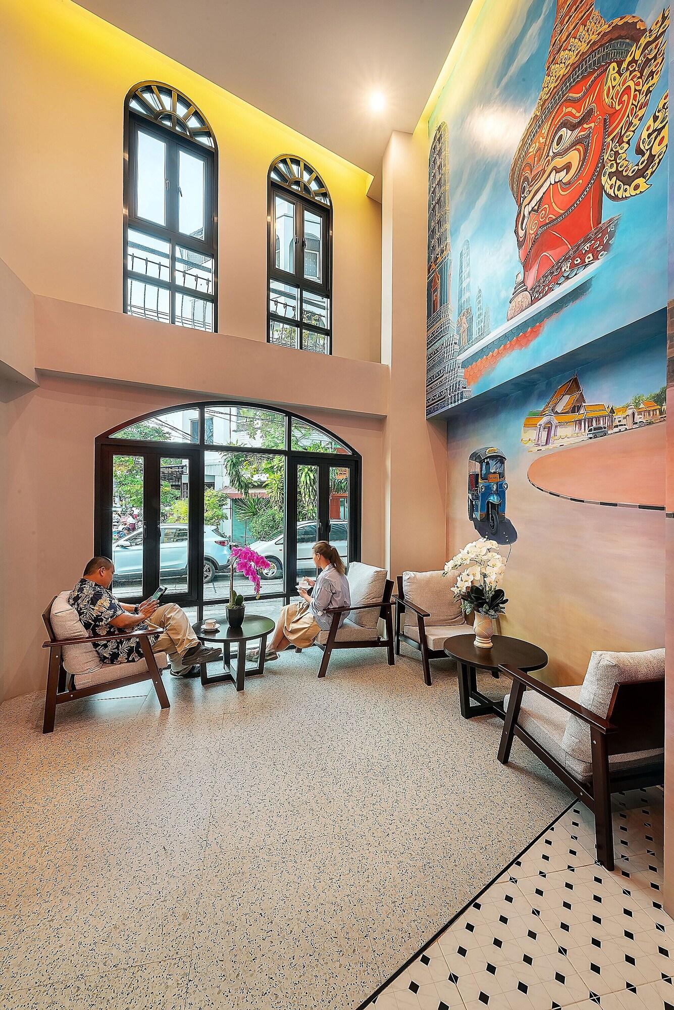 Varios Phra Nakhon Poshtel